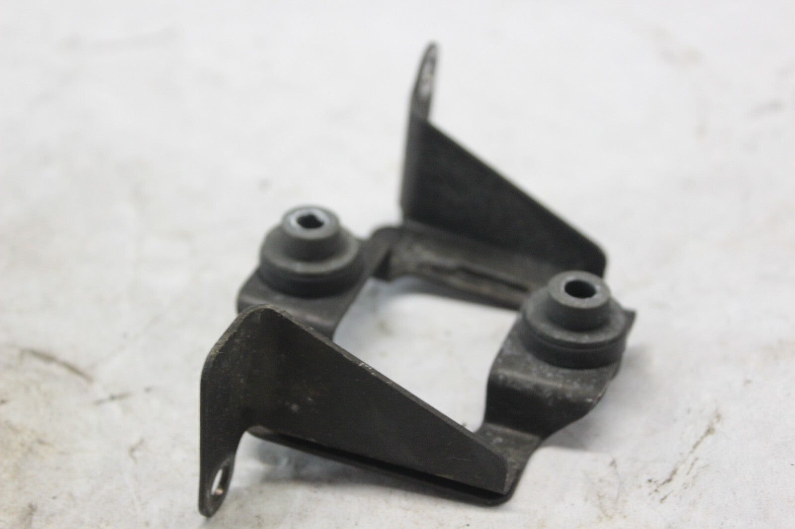 2ND AIR VALVE BRACKET 18610-24F01 2002 SUZUKI HAYABUSA GSX1300R