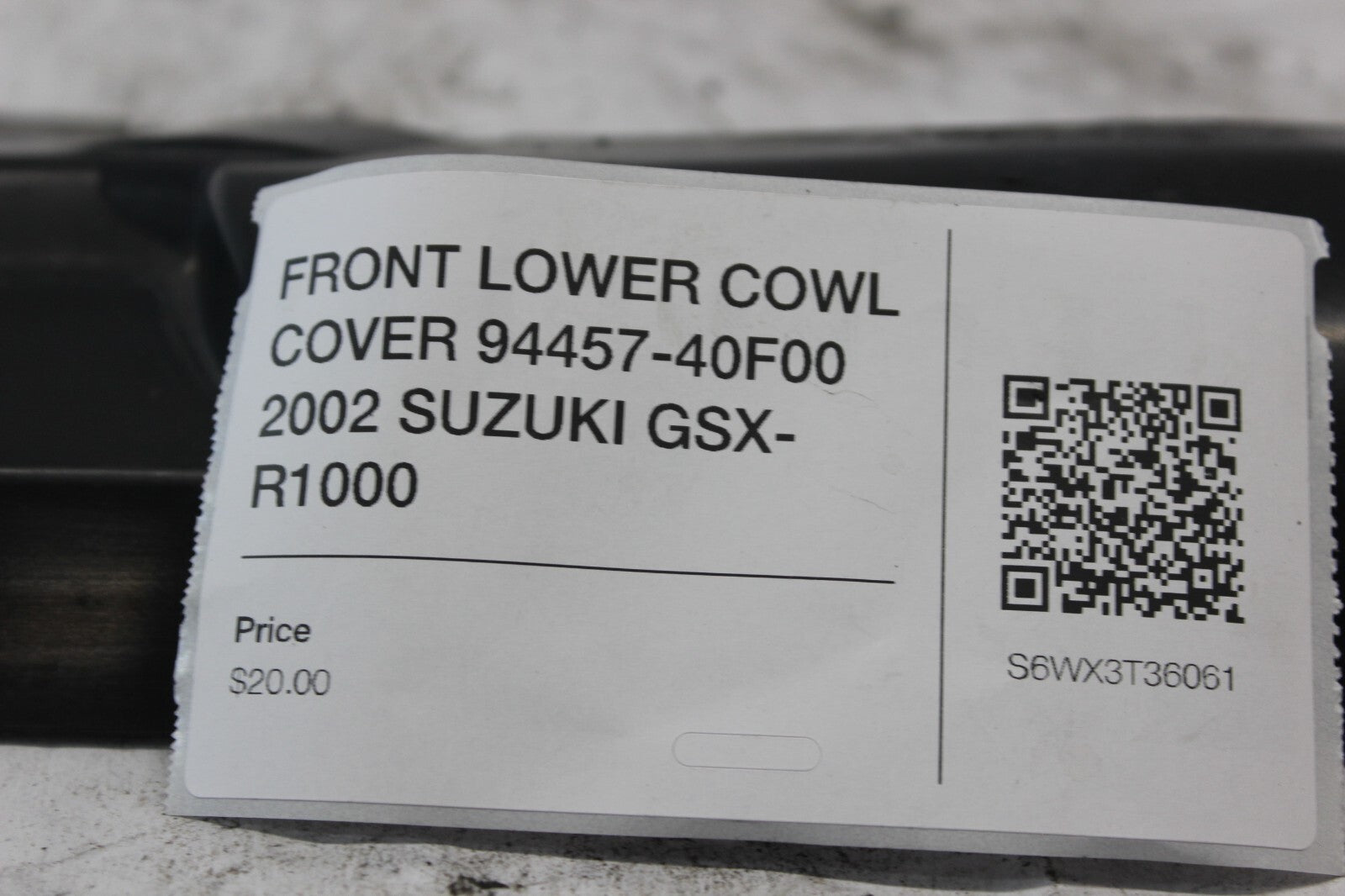 FRONT LOWER COWL COVER 94457-40F00 2002 SUZUKI GSX-R1000