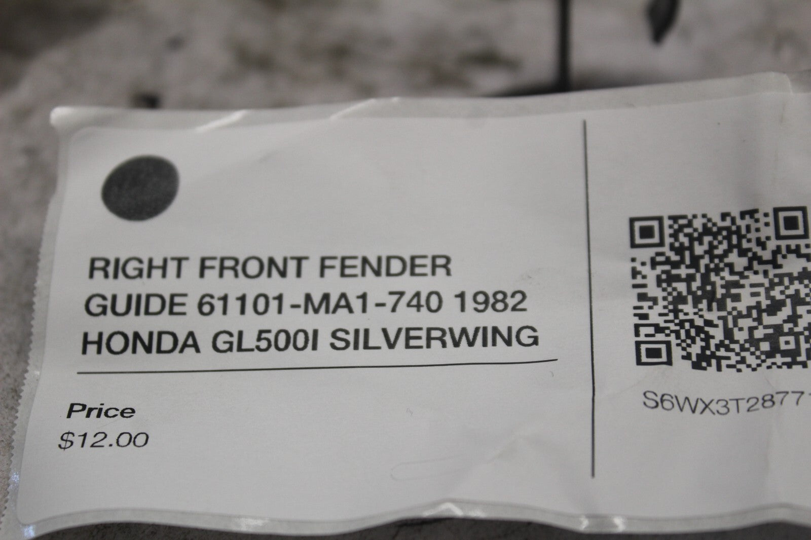 RIGHT FRONT FENDER GUIDE 61101-MA1-740 1982 HONDA GL500I SILVERWING