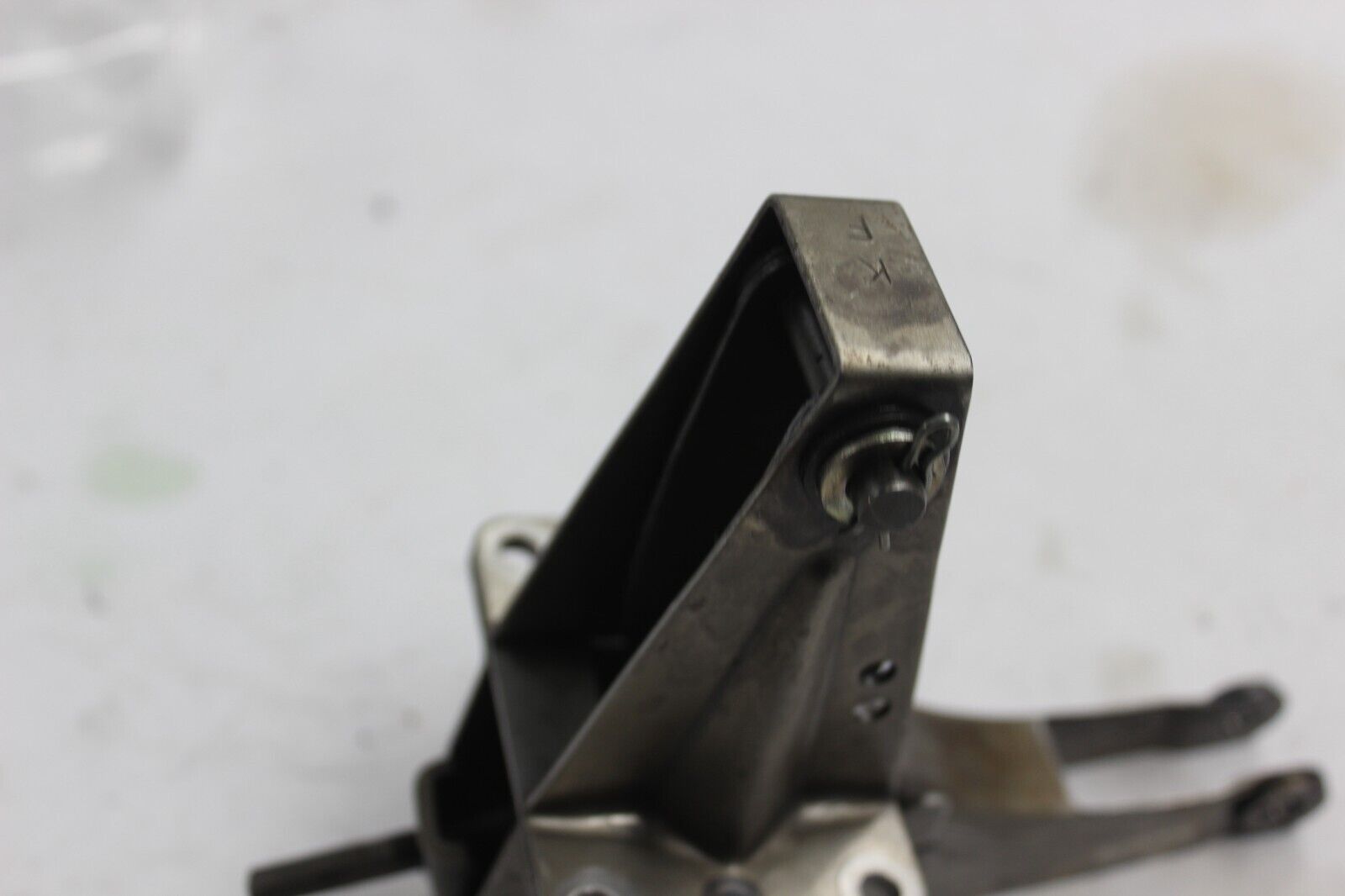 TENSIONER BRACKET ASSY 14510-MB4-010 1986 V65 MAGNA VF1100C