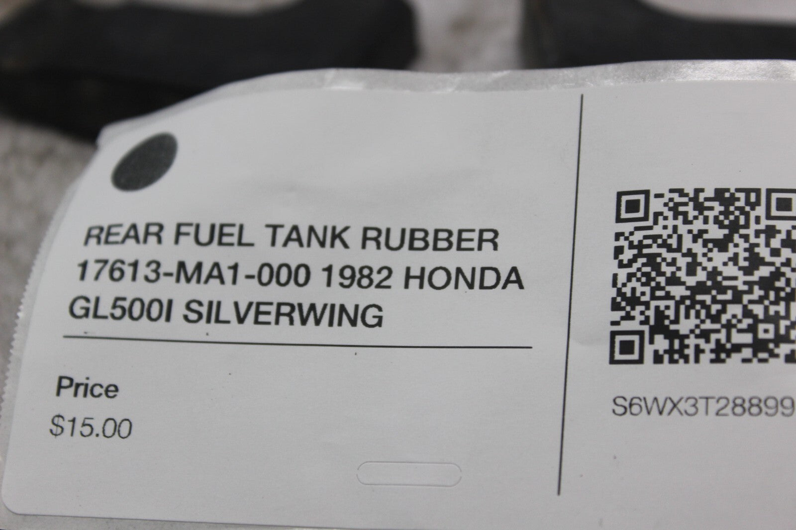 REAR FUEL TANK RUBBER 17613-MA1-000 1982 HONDA GL500I SILVERWING