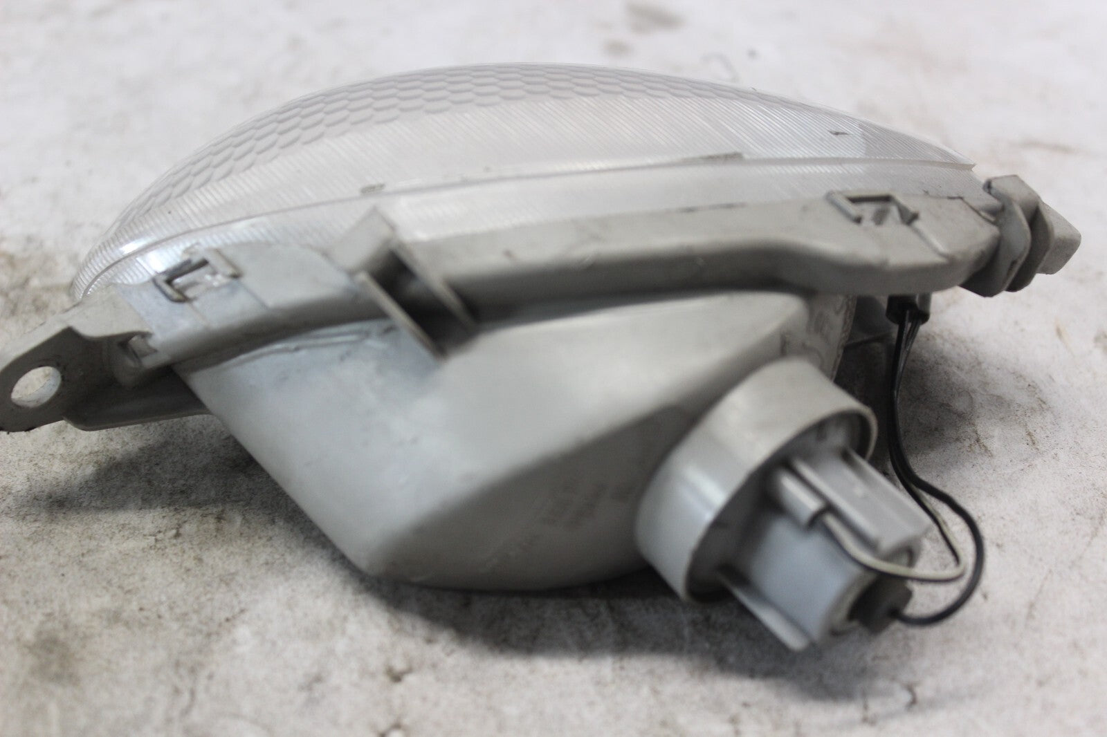 FRONT LEFT TURN SIGNAL ASSY 35602-24F00 2002 SUZUKI HAYABUSA GSX1300R