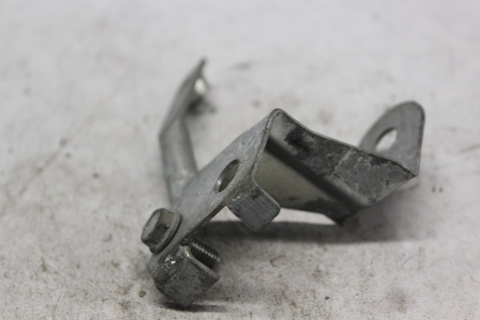 LEFT SIDE COVER STAY 50202-MAE-000 1998 HONDA CBR900RR