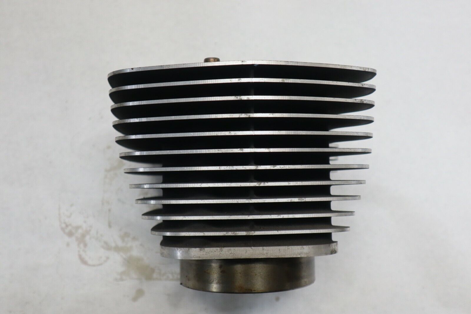 OEM Harley Davidson Cylinder Barrel Jug 88” 2005 Road King Blk/Red 16526-99