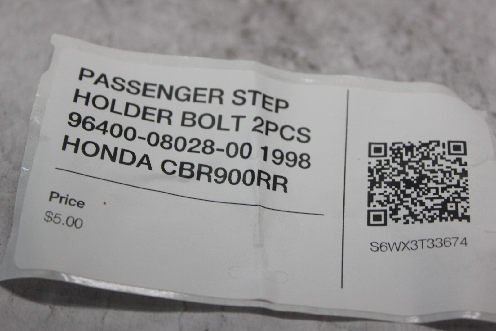 PASSENGER STEP HOLDER BOLT 2PCS 96400-08028-00 1998 HONDA CBR900RR