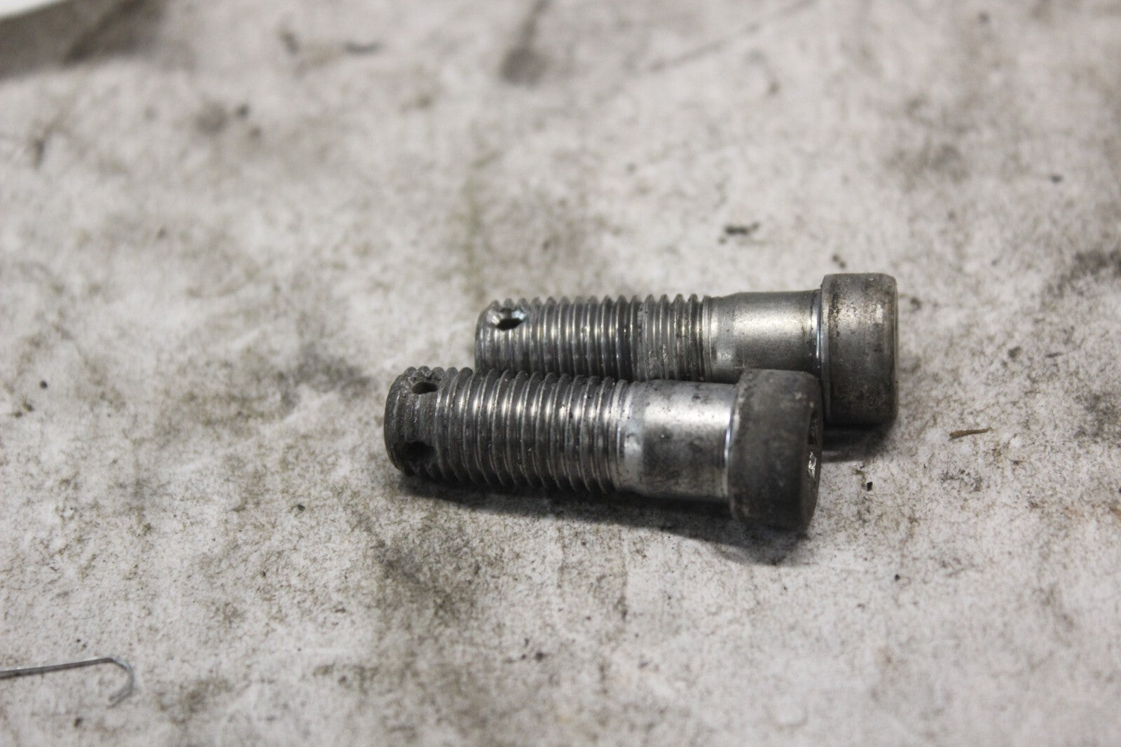 REAR ROD MOUNTING BOLT 2PCS 90122-MCW-D00 2002 HONDA VFR800 INTERCEPTOR