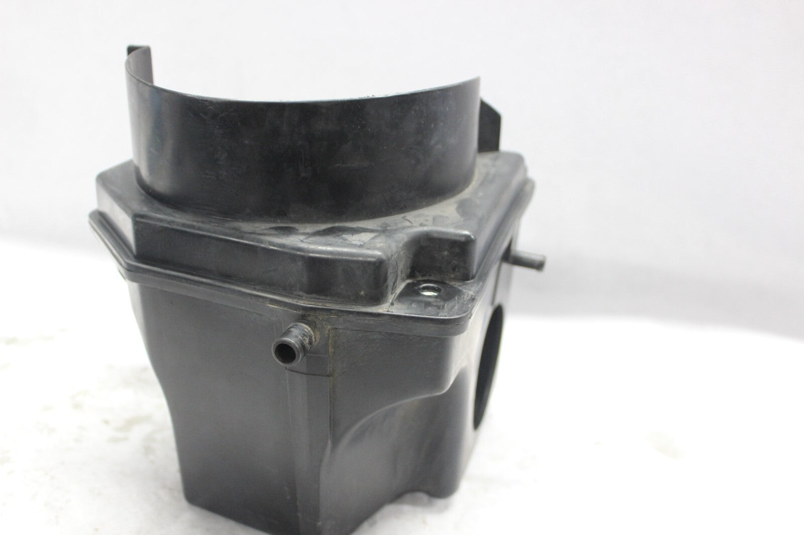 AIR CLEANER HOUSING 17205-MA1-000  1982 HONDA GL500I SILVERWING
