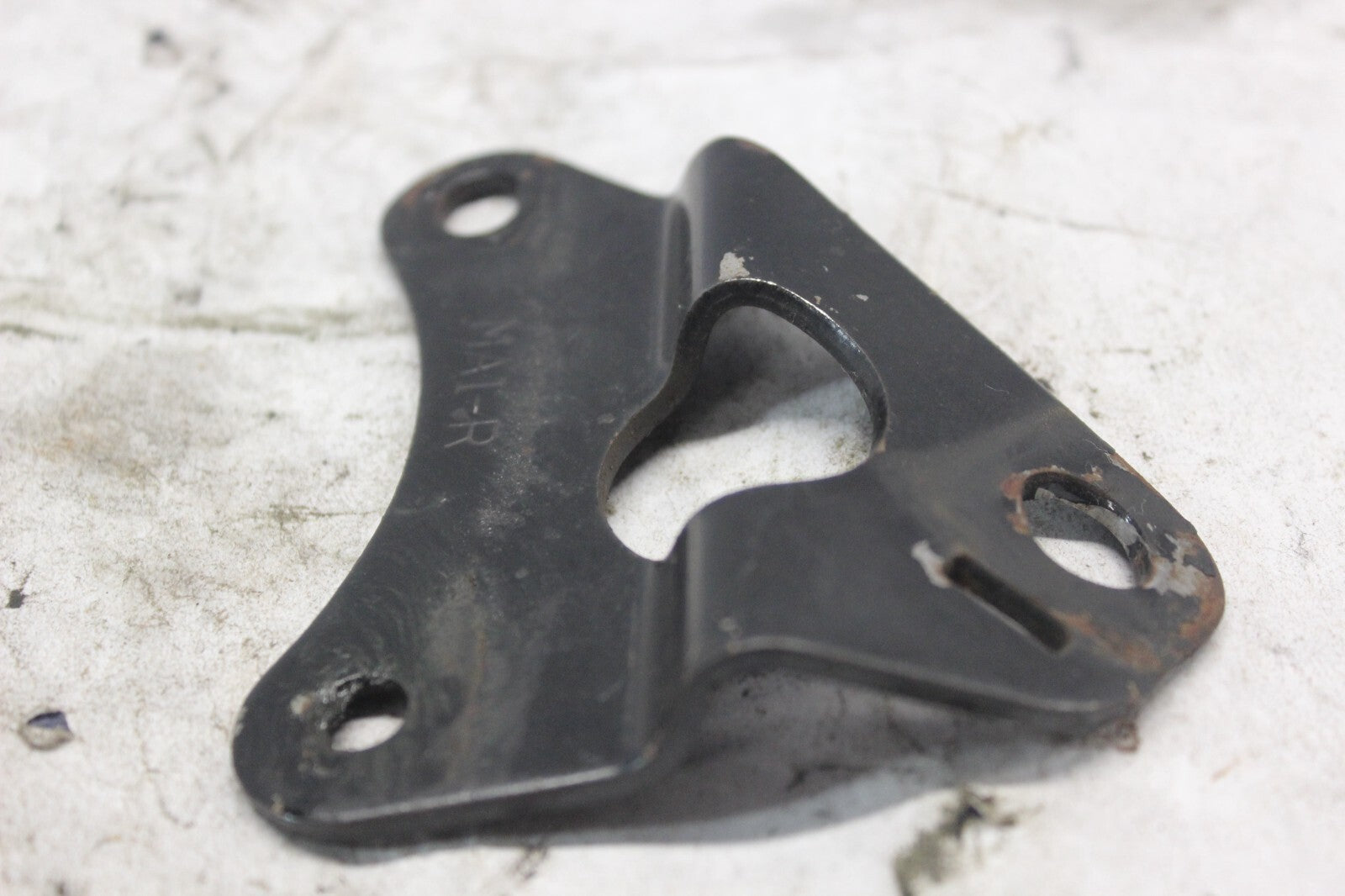 RIGHT MUFFLER BRACKET 18318-MA1-003 1982 HONDA GL500I SILVERWING