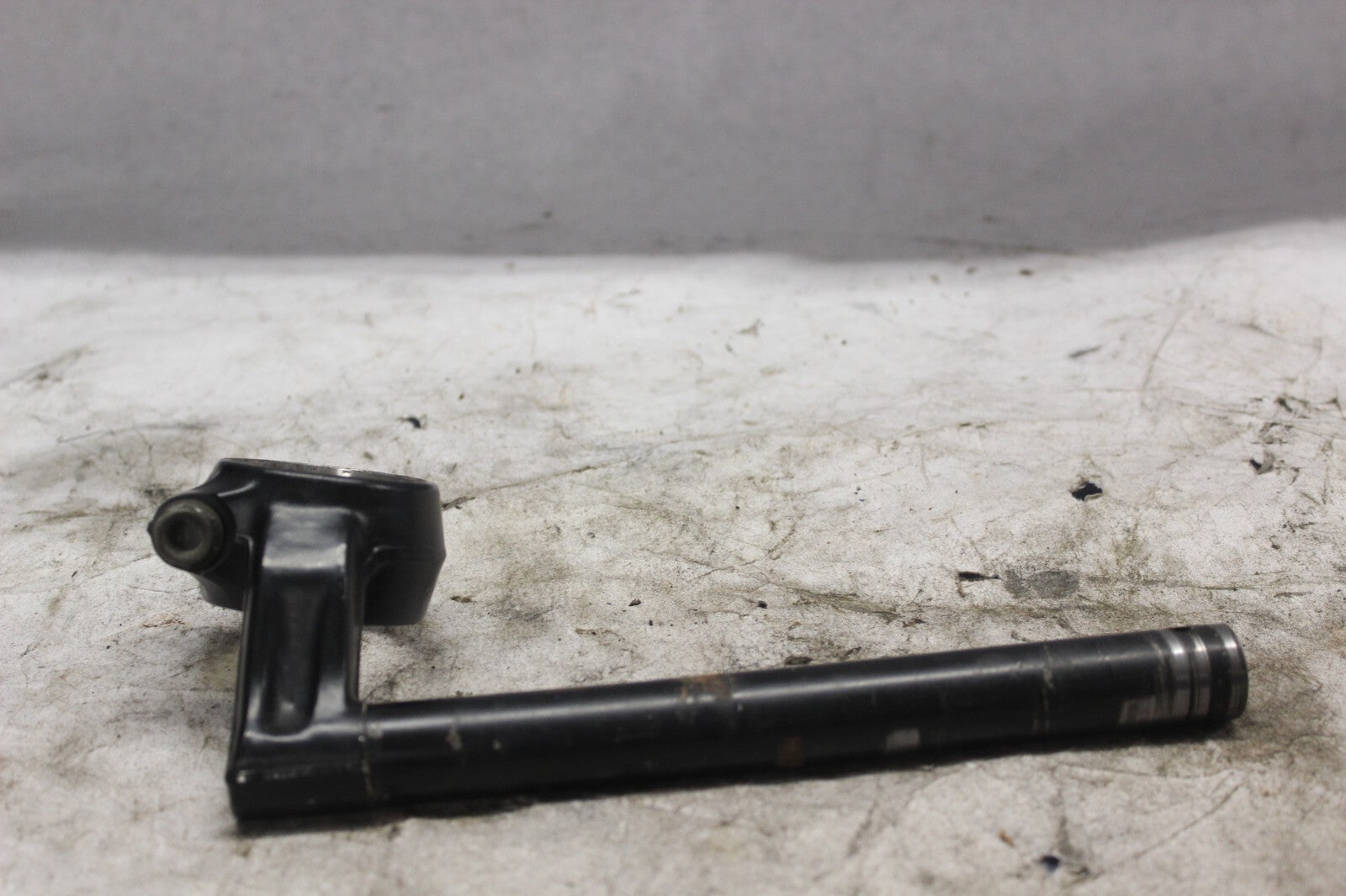 RIGHT HANDLEBAR BLACK SCRATCHED SEE PICS 53100-MAS-E00 1998 HONDA CBR900RR