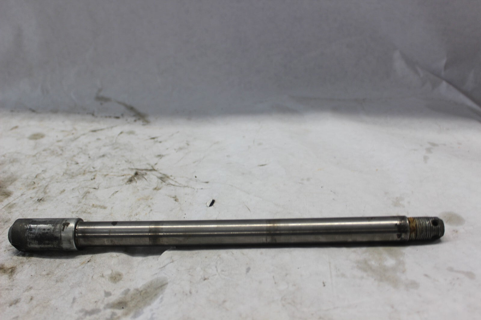 REAR WHEEL AXLE 42301-463-000 1982 HONDA GOLDWING GL1100A