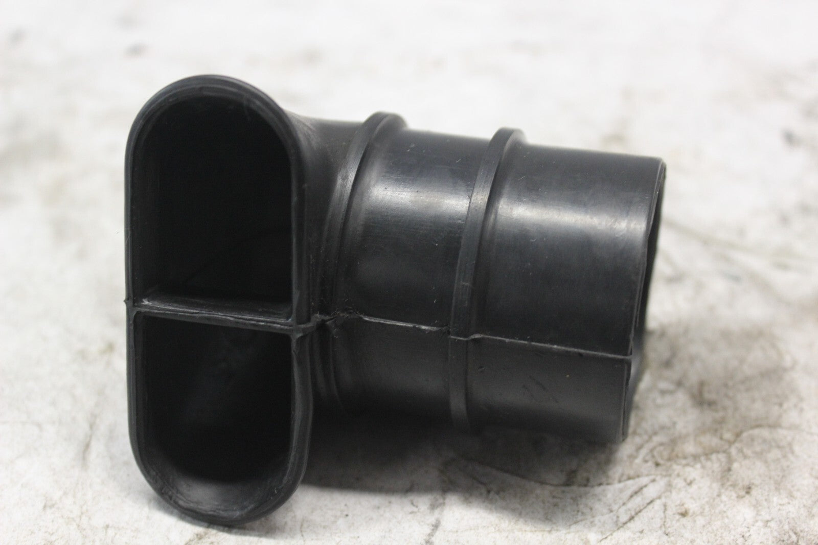 AIR CLEANER DUCT TUBE 17213-415-000  1982 HONDA GL500I SILVERWING