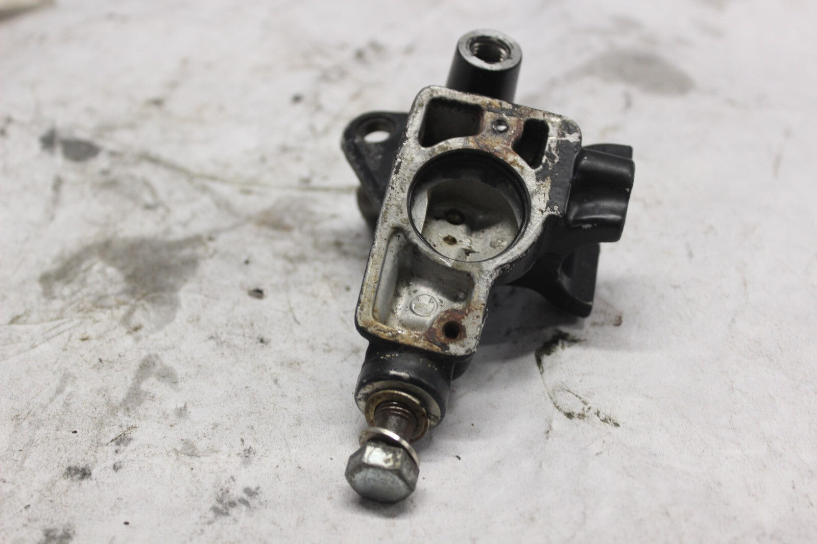 FRONT BRAKE MASTER CYLINDER 45500-MA5-672 1982 HONDA GL500I SILVERWING