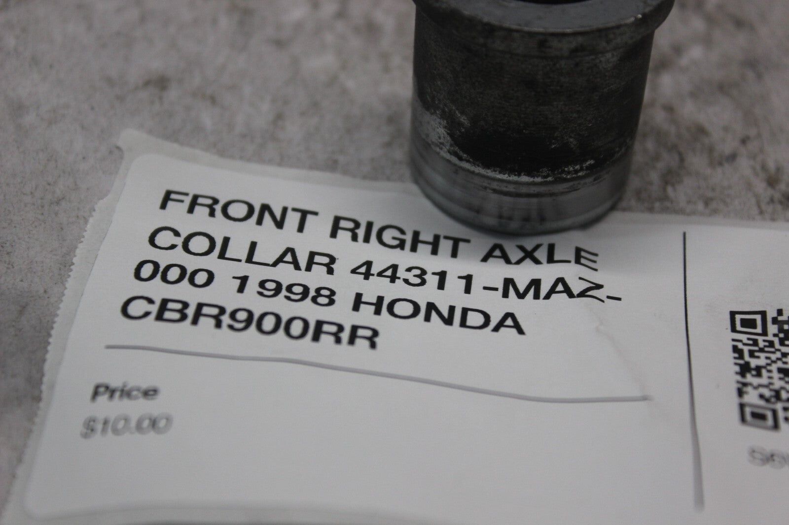 FRONT RIGHT AXLE COLLAR 44311-MAZ-000 1998 HONDA CBR900RR