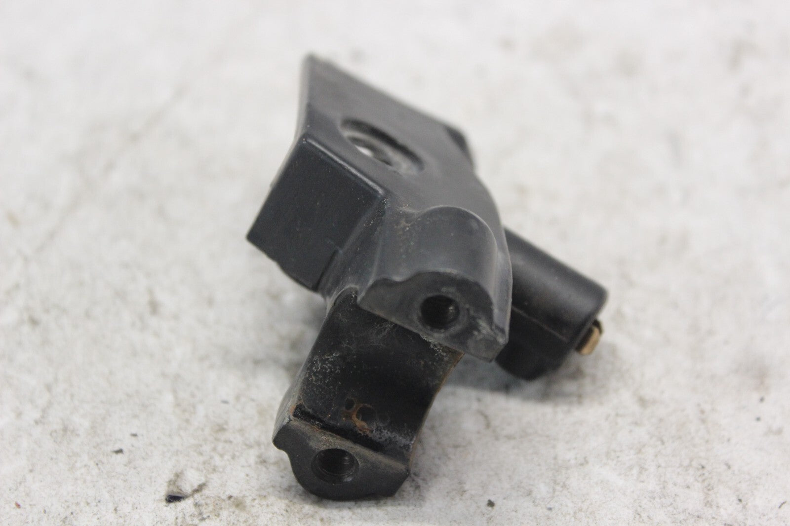 LEFT HANDLEBAR BRACKET 53172-KT8-710 1998 HONDA CBR900RR