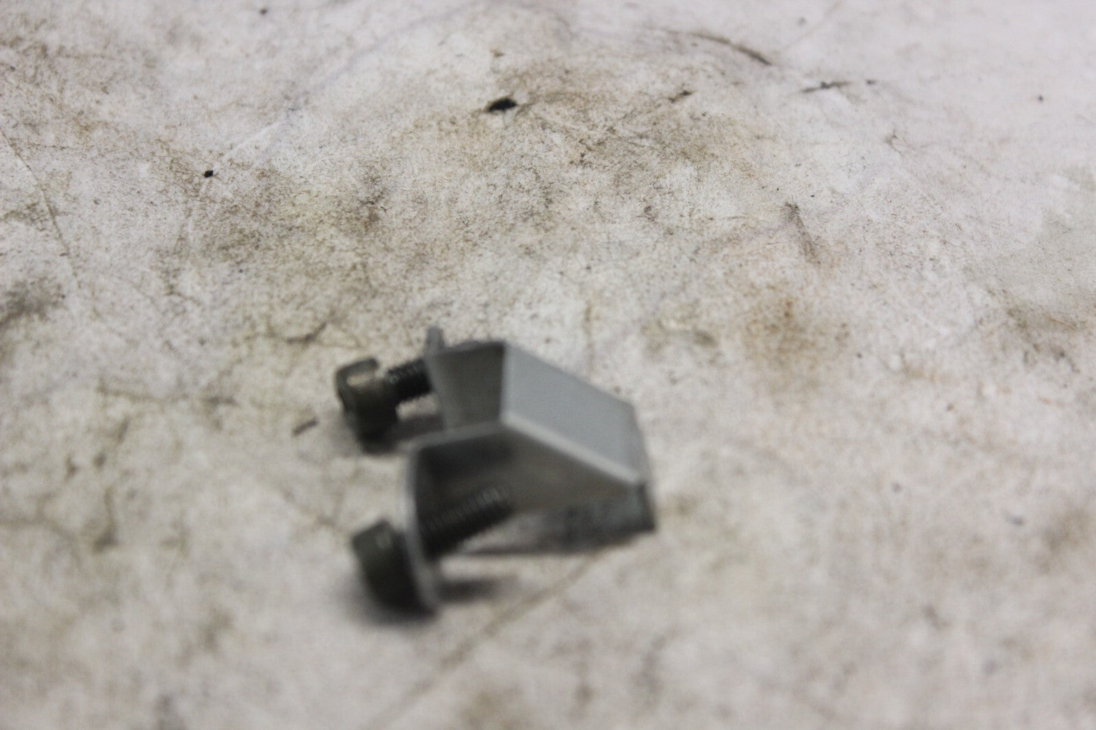 MAGNETO CLAMP W/ BOLTS 32371-24F00 2002 SUZUKI HAYABUSA GSX1300R