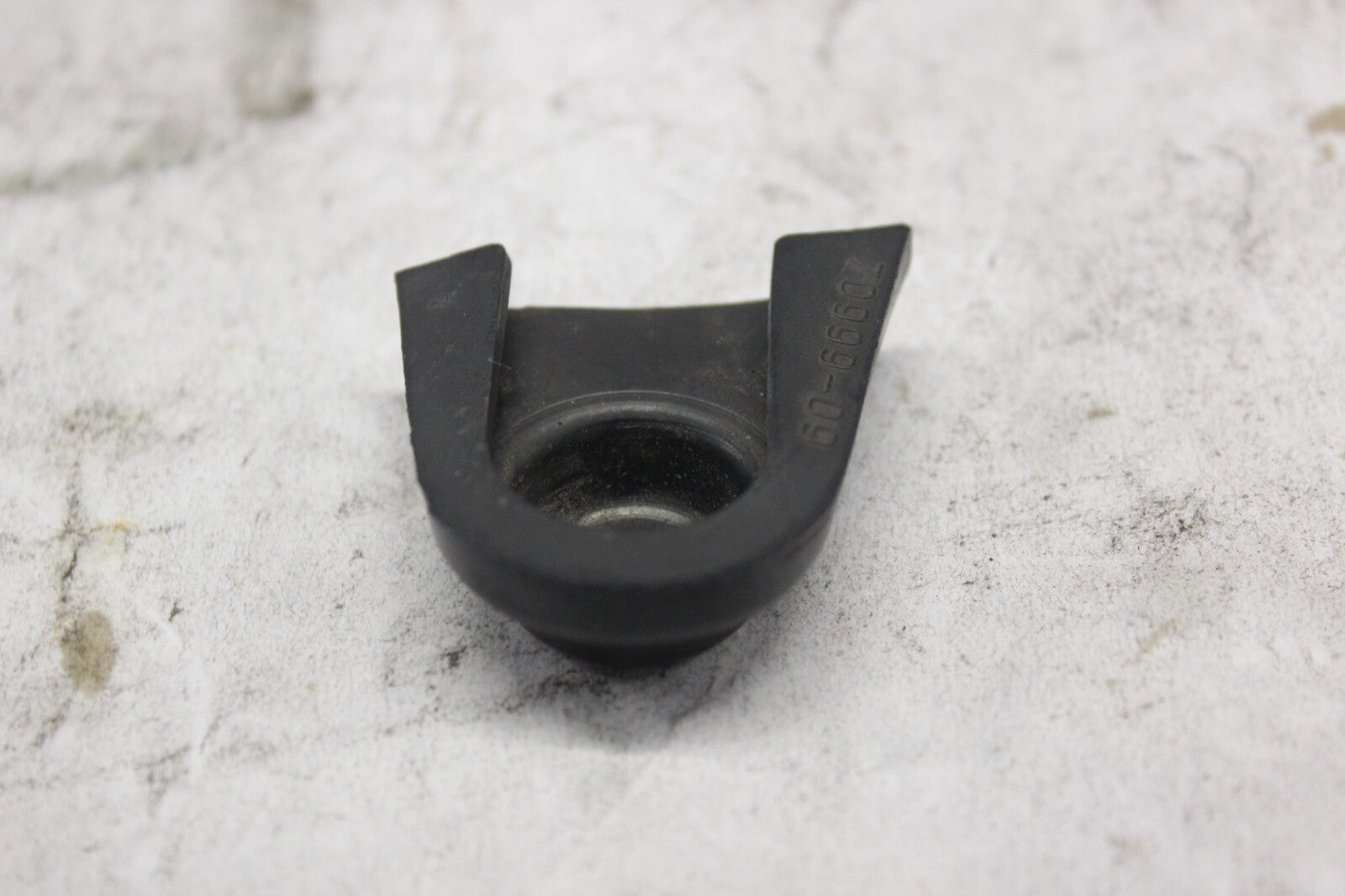 TANK BRACKET RUBBER BOOT LEFT 70999-08 2010 H-D ULTRA CLASSIC FLHTCU