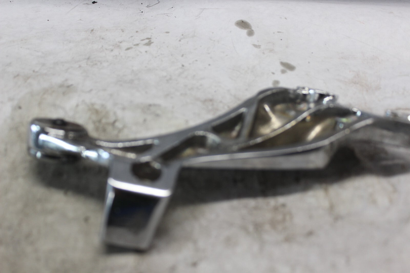 CHROME LEFT PASSENGER FOOTBAR BRACKET 43700-24F00 2002 SUZUKI HAYABUSA GSX1300R