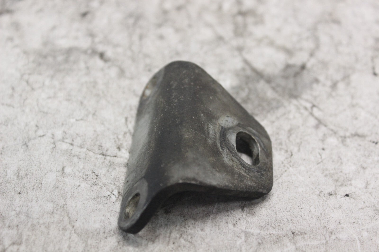 REAR EXHAUST MOUNT BRACKET 65678-07 2008 H-D ELECTRAGLIDE FLHT