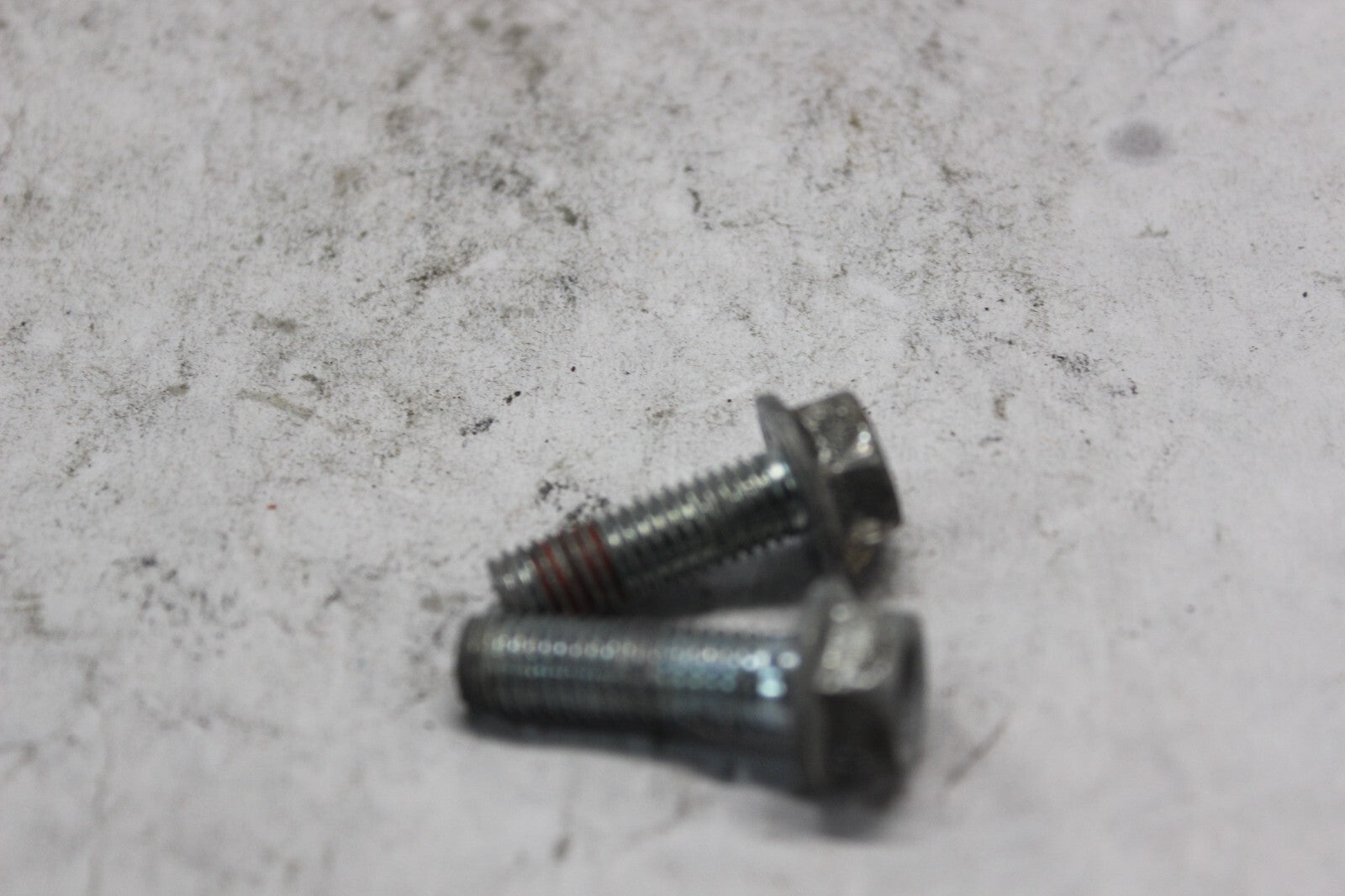 PASSENGER STEP HOLDER BOLT 2PCS 96400-08028-00 1998 HONDA CBR900RR