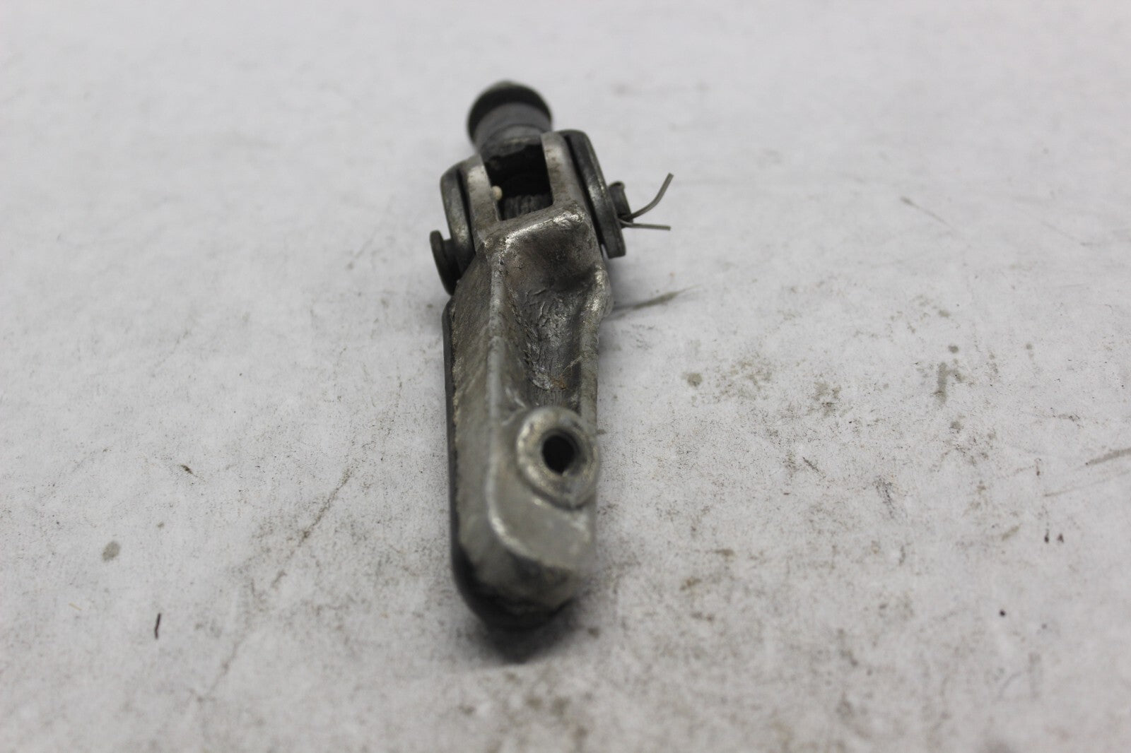 RIGHT MAIN STEP BAR W/ BRACKET 50660-KV3-700 1998 HONDA CBR900RR