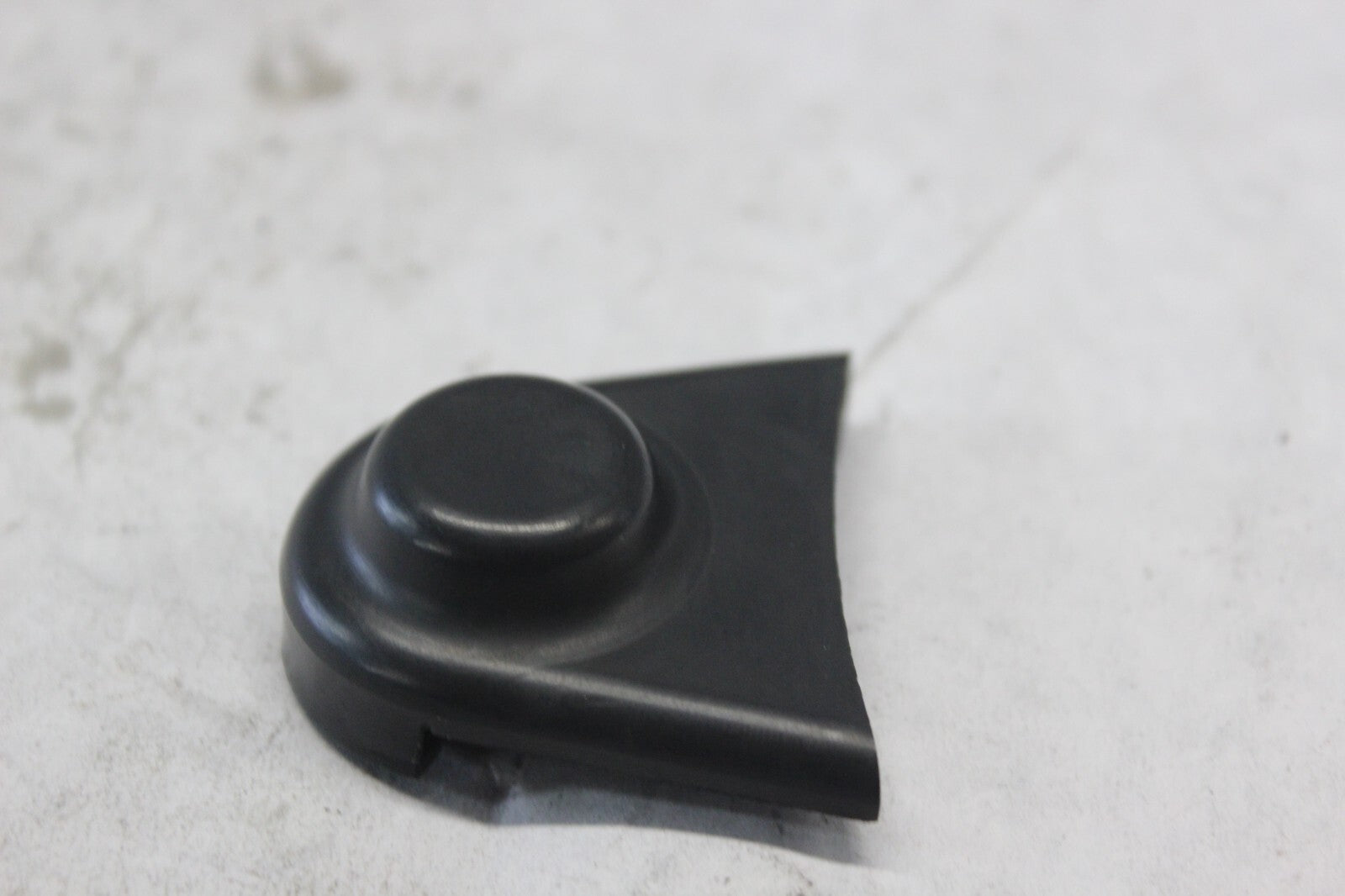 TANK BRACKET RUBBER BOOT LEFT 70999-08 2008 H-D ELECTRAGLIDE FLHT