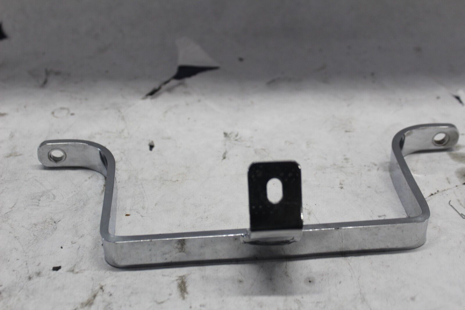 Saddlebag To Fender Support Bracket 91140-98 2005 ROAD KING CUSTOM FLHRSI