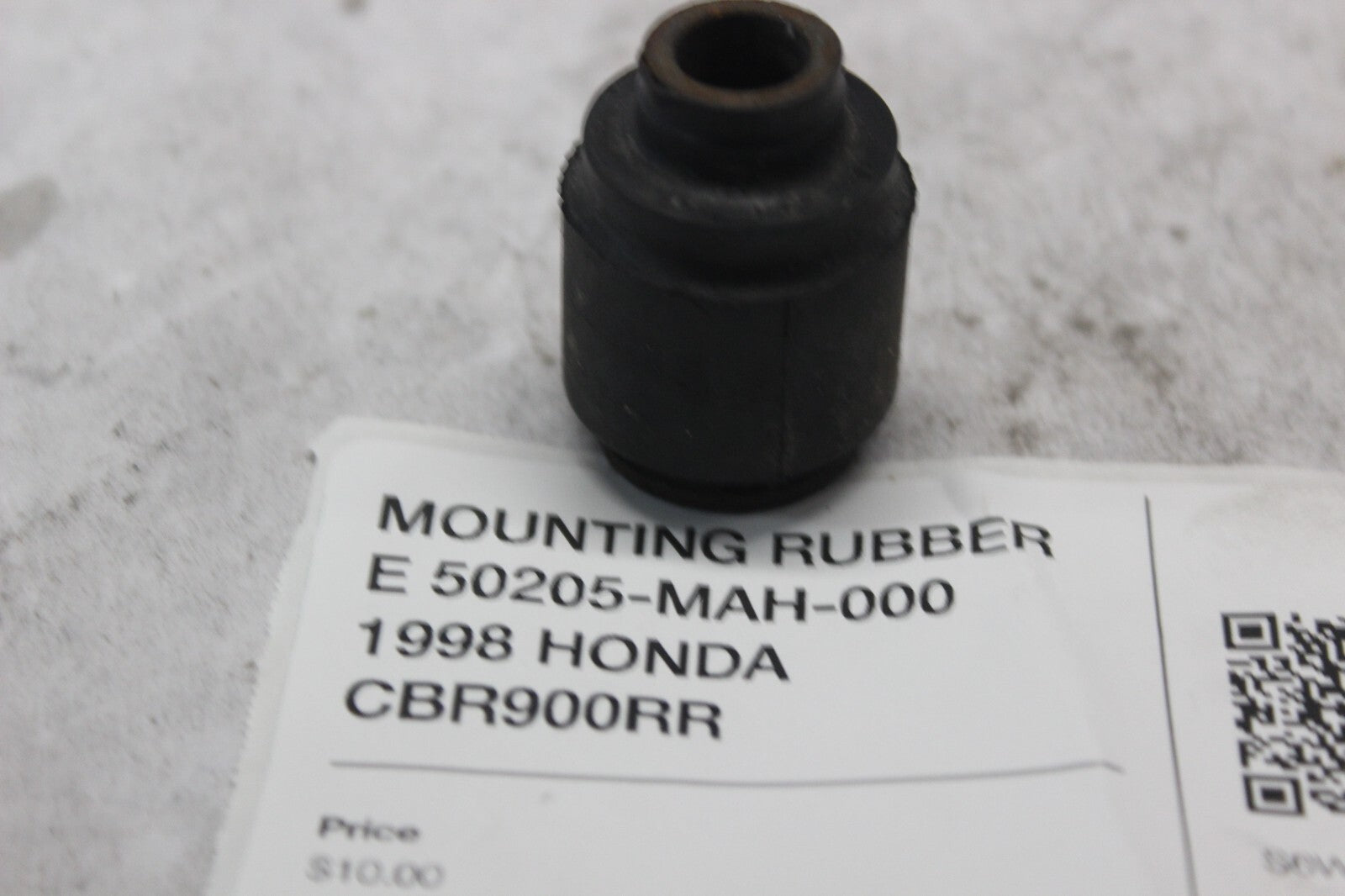 MOUNTING RUBBER E 50205-MAH-000 1998 HONDA CBR900RR