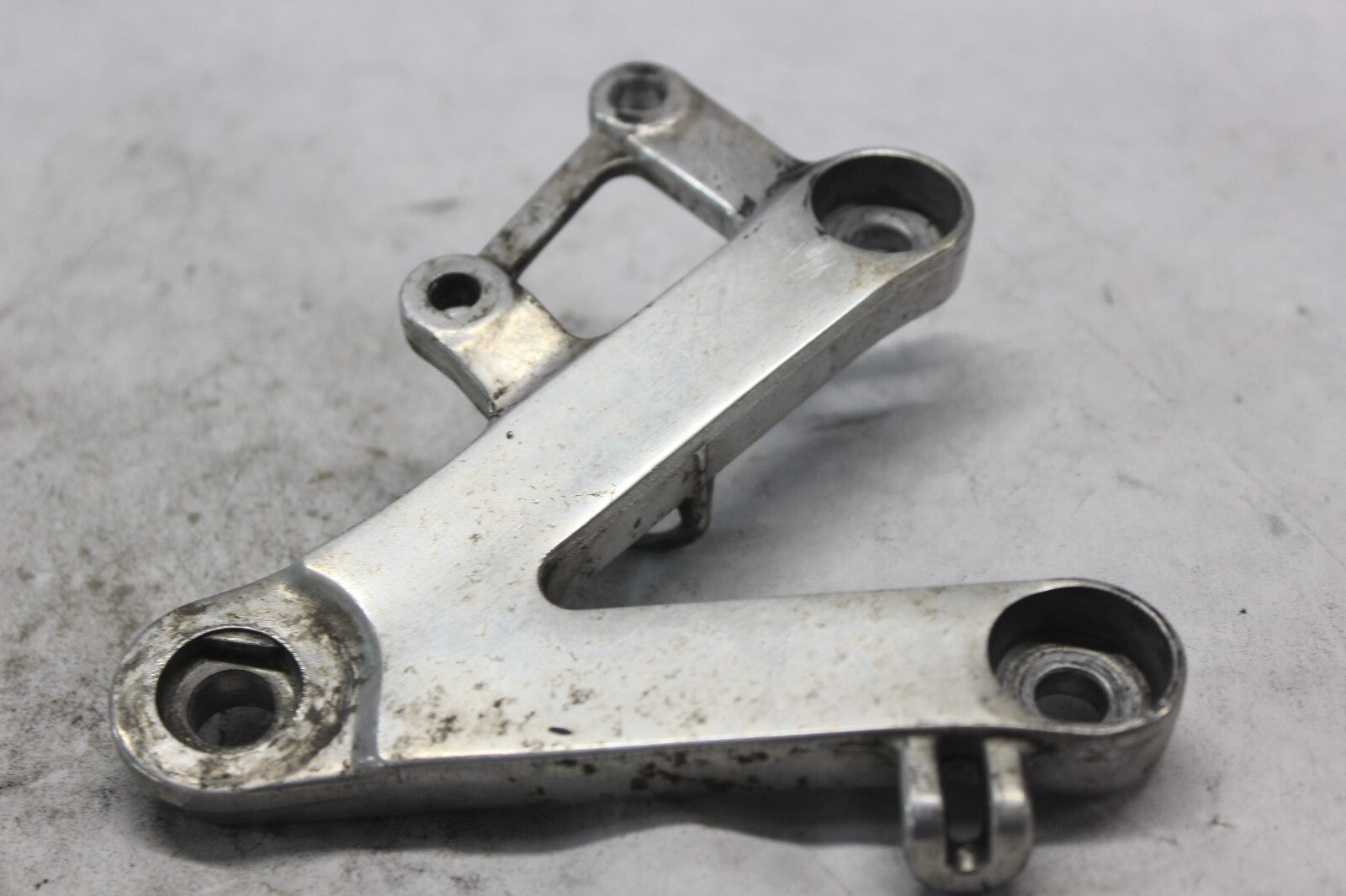 RIGHT MAIN STEP HOLDER 50600-MAS-E00 1998 HONDA CBR900RR