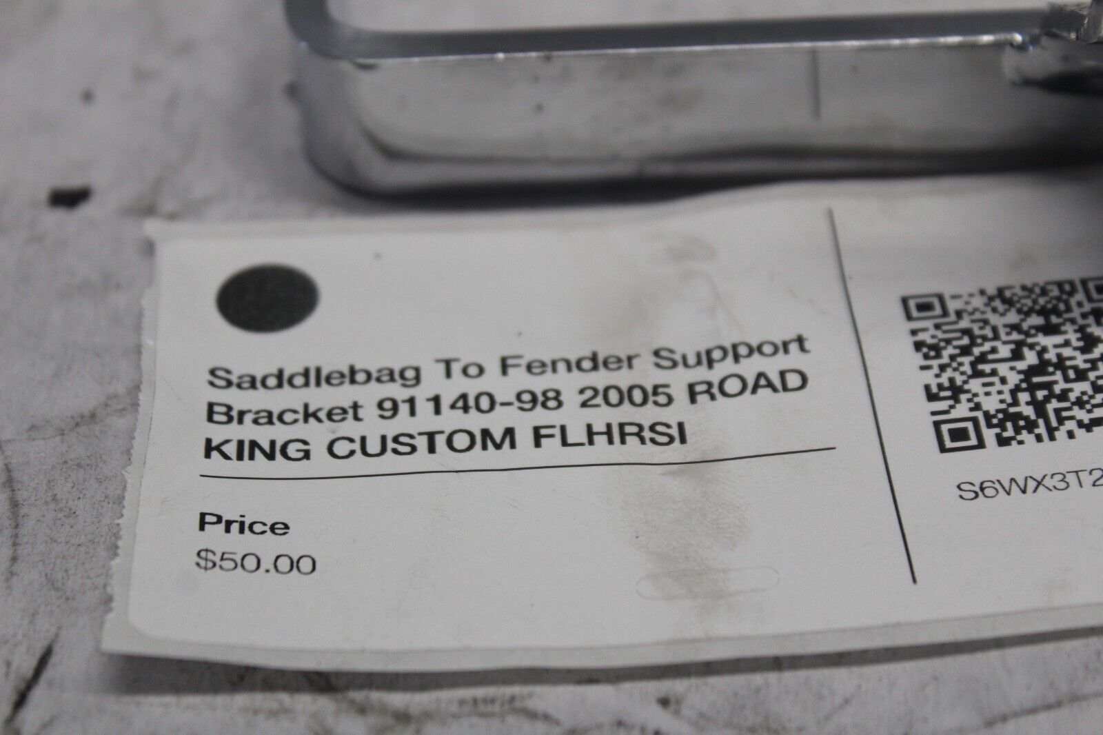 Saddlebag To Fender Support Bracket 91140-98 2005 ROAD KING CUSTOM FLHRSI