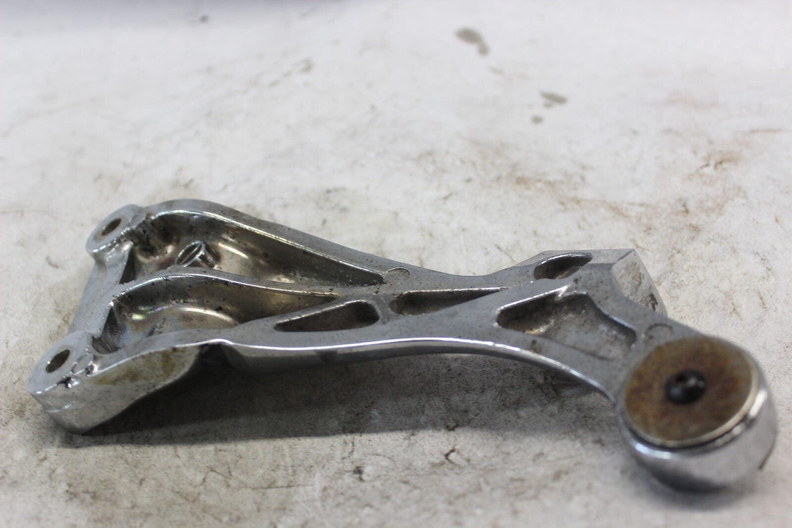 CHROME LEFT PASSENGER FOOTBAR BRACKET 43700-24F00 2002 SUZUKI HAYABUSA GSX1300R