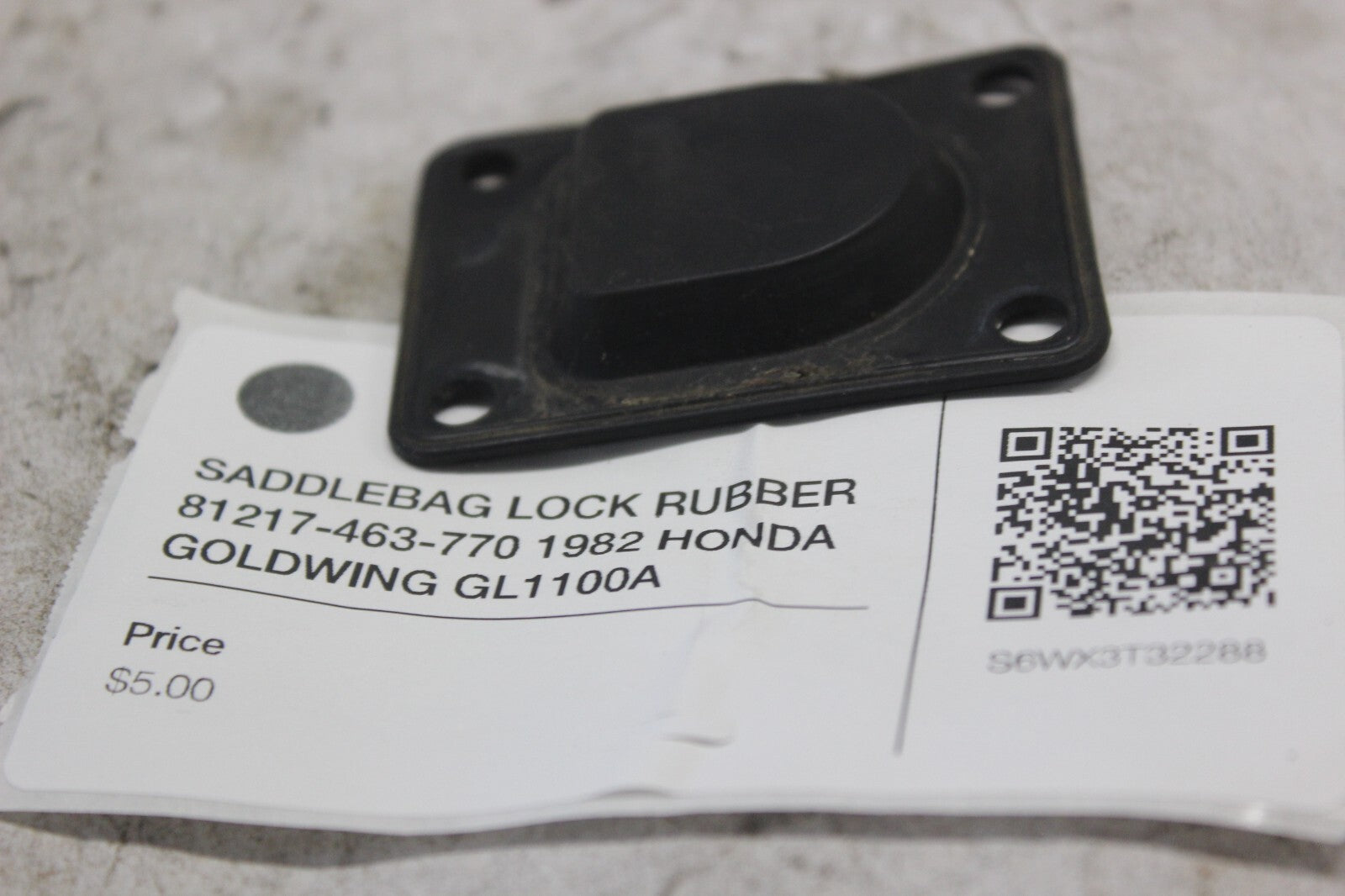 SADDLEBAG LOCK RUBBER 81217-463-770 1982 HONDA GOLDWING GL1100A