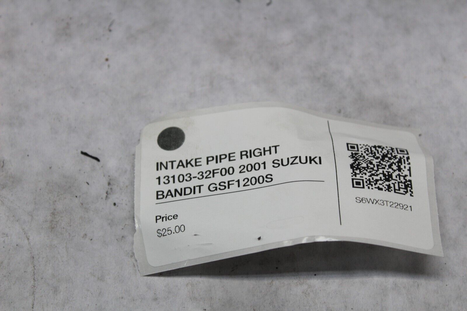INTAKE PIPE RIGHT 13103-32F00 2001 SUZUKI BANDIT GSF1200S