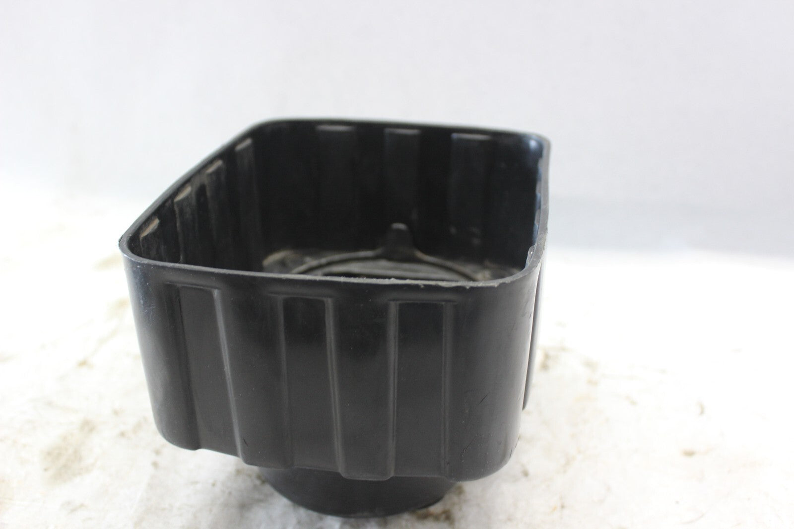 AIR CLEANER HOUSING 17212-463-000 1982 HONDA GOLDWING GL1100A