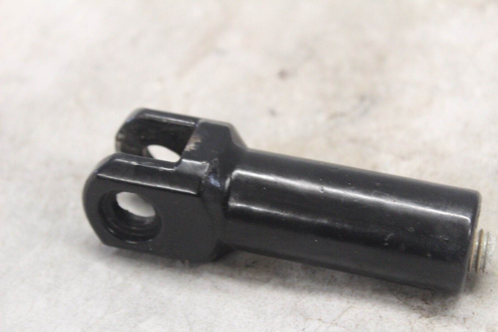 PASSENGER FOOTREST SUPPORT BLACK 50943-05 2005 SOFTAIL DELUXE FLSTNI