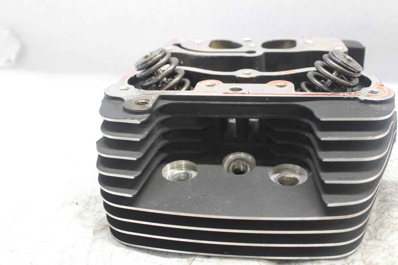 REAR CYLINDER HEAD 16724-05,16725-99 2005 SOFTAIL DELUXE FLSTNI