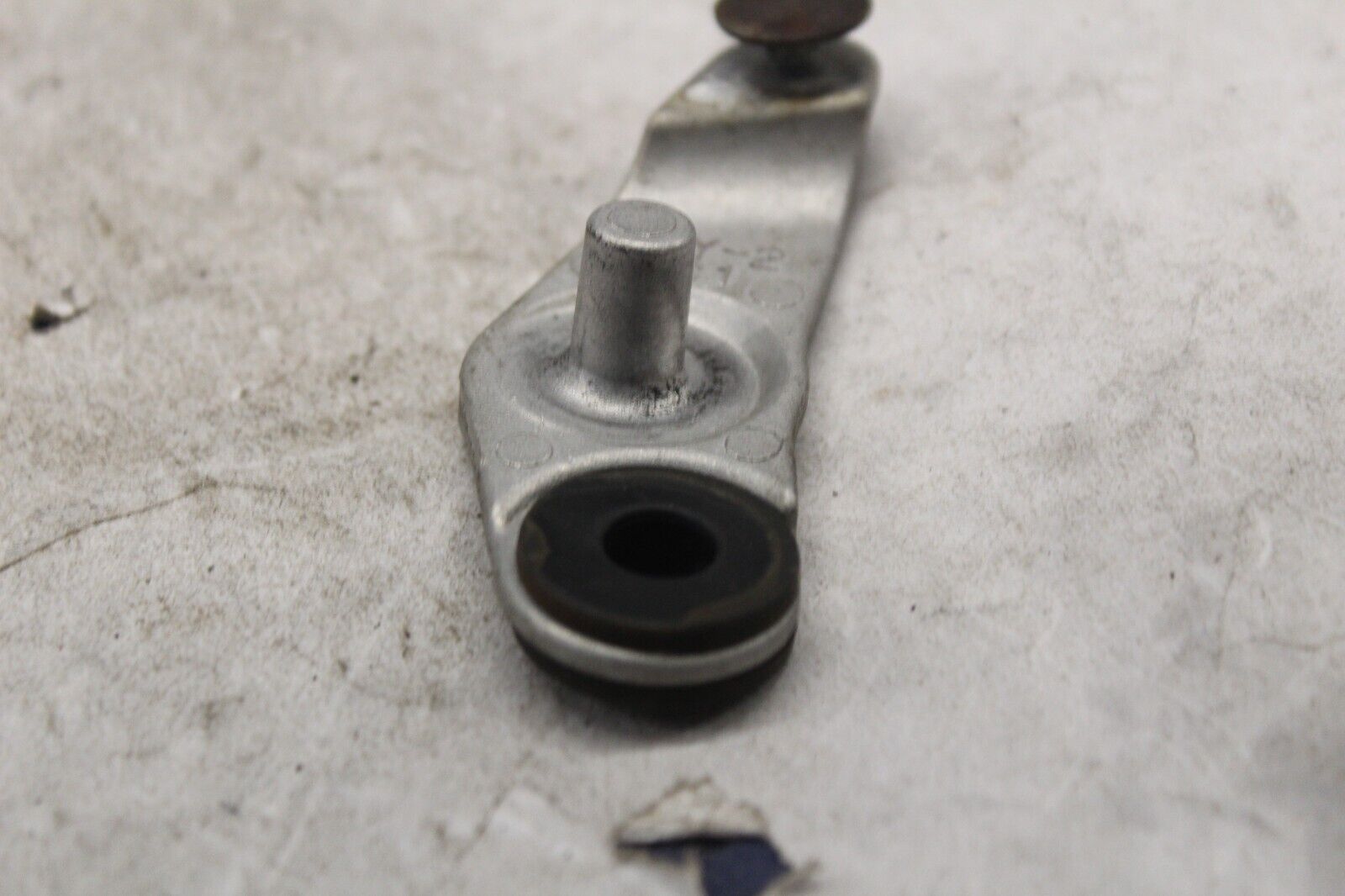 RIGHT FUEL TANK BRACKET 5VY-24192-00-00 2007 YAMAHA R6 YZFR6