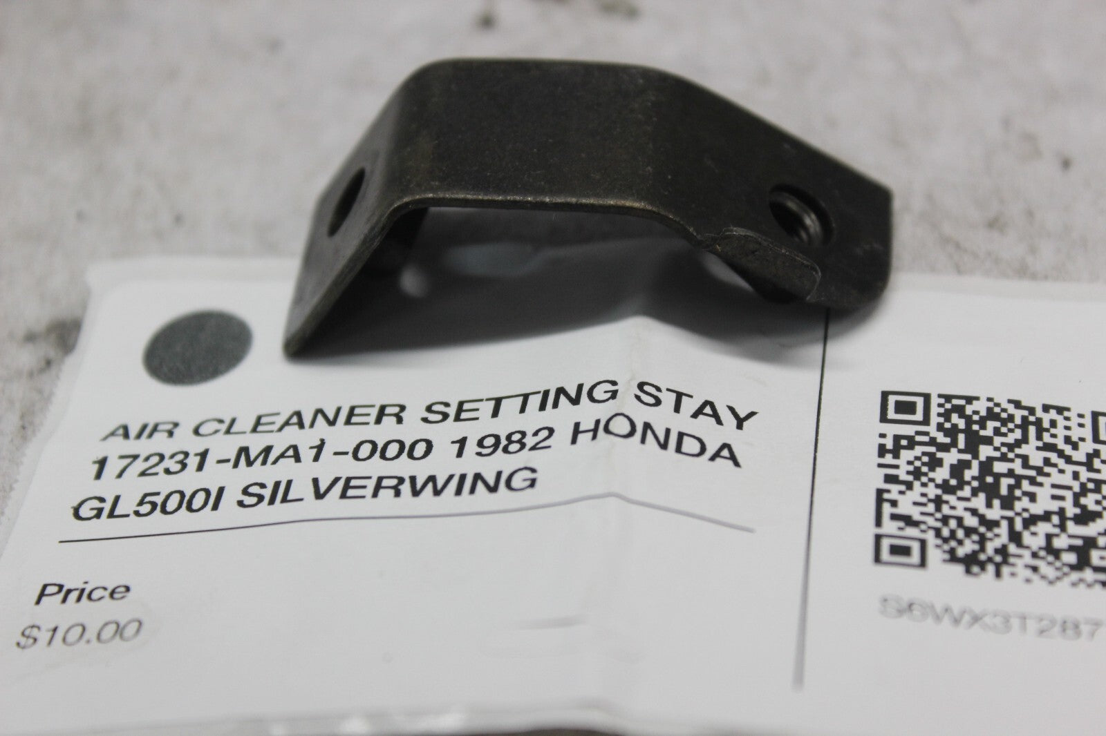 AIR CLEANER SETTING STAY 17231-MA1-000 1982 HONDA GL500I SILVERWING