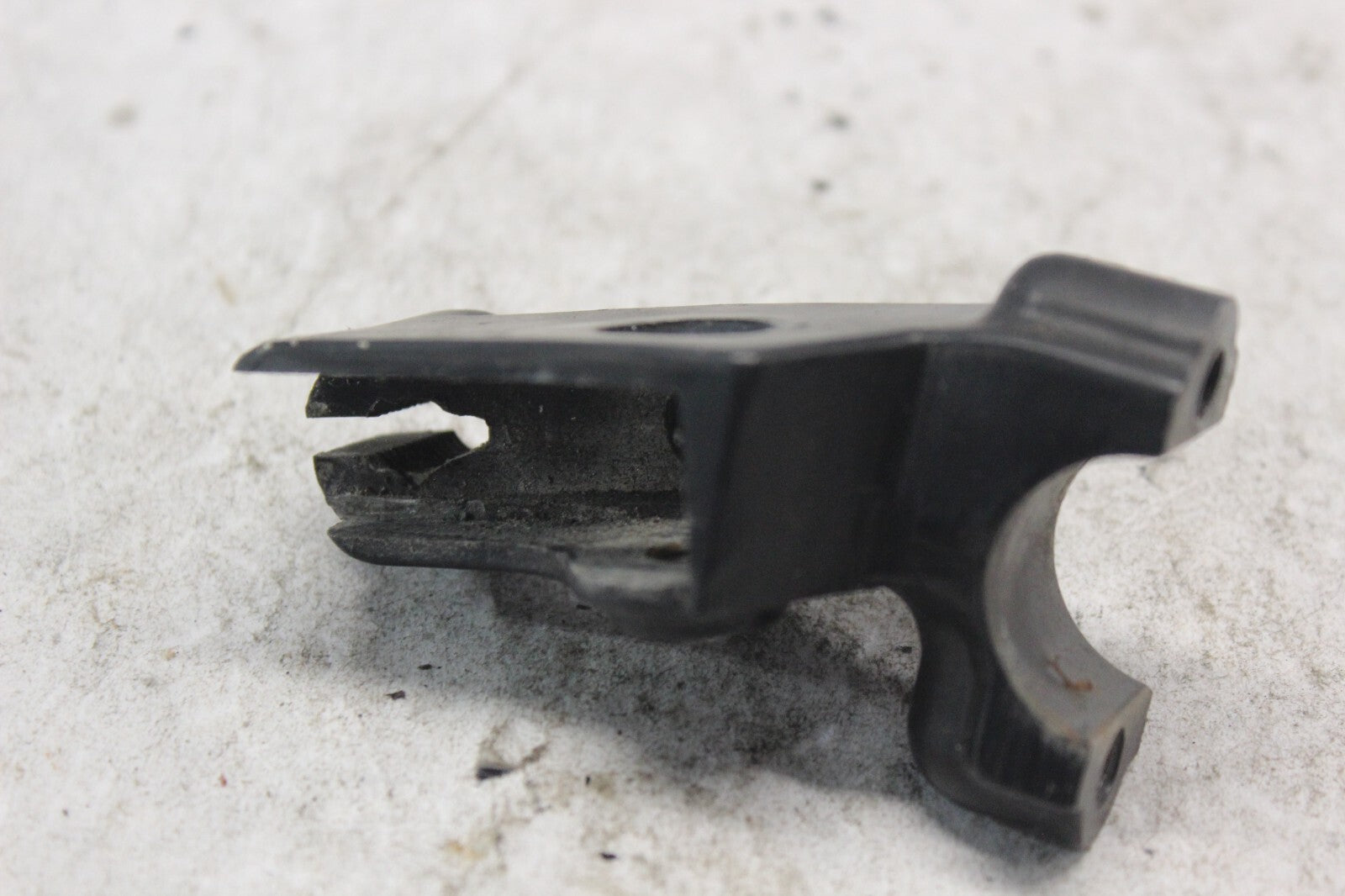 LEFT HANDLEBAR BRACKET 53172-KT8-710 1998 HONDA CBR900RR