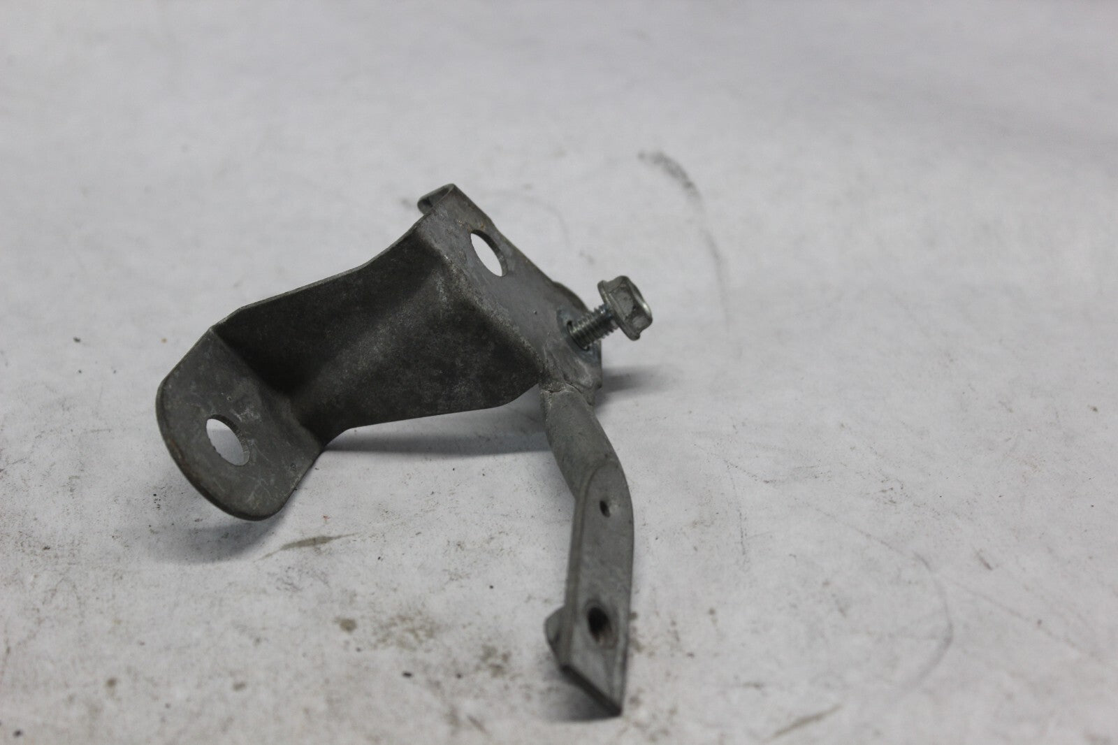 LEFT SIDE COVER STAY 50202-MAE-000 1998 HONDA CBR900RR