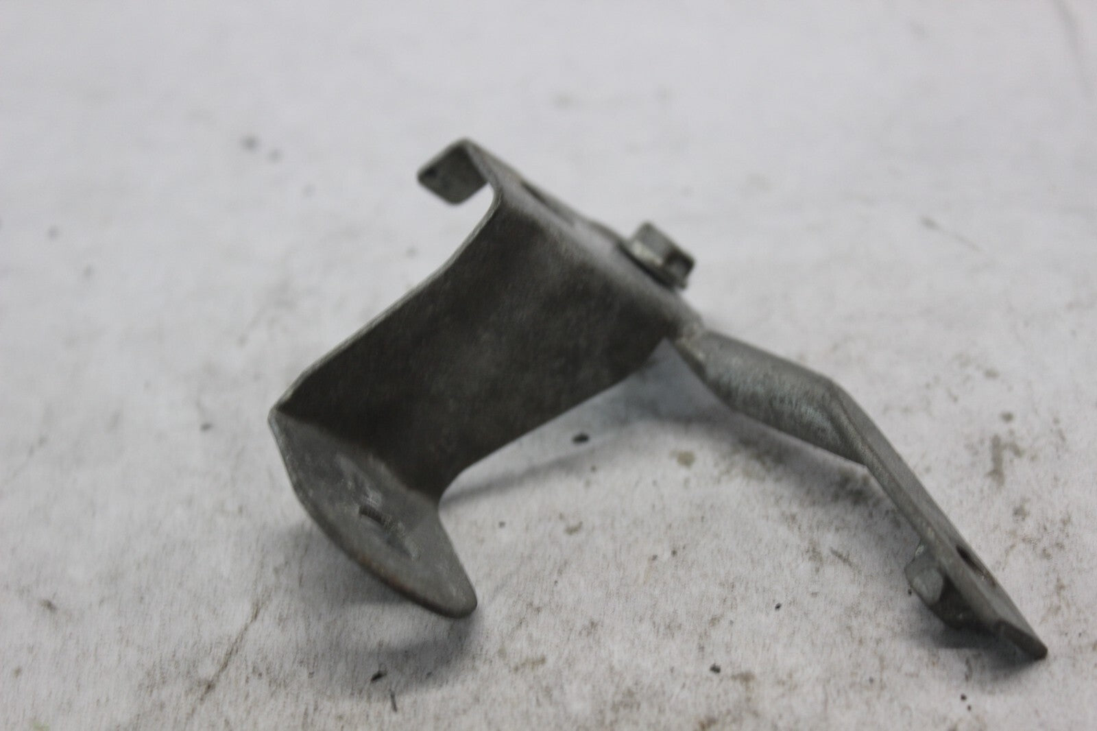 LEFT SIDE COVER STAY 50202-MAE-000 1998 HONDA CBR900RR