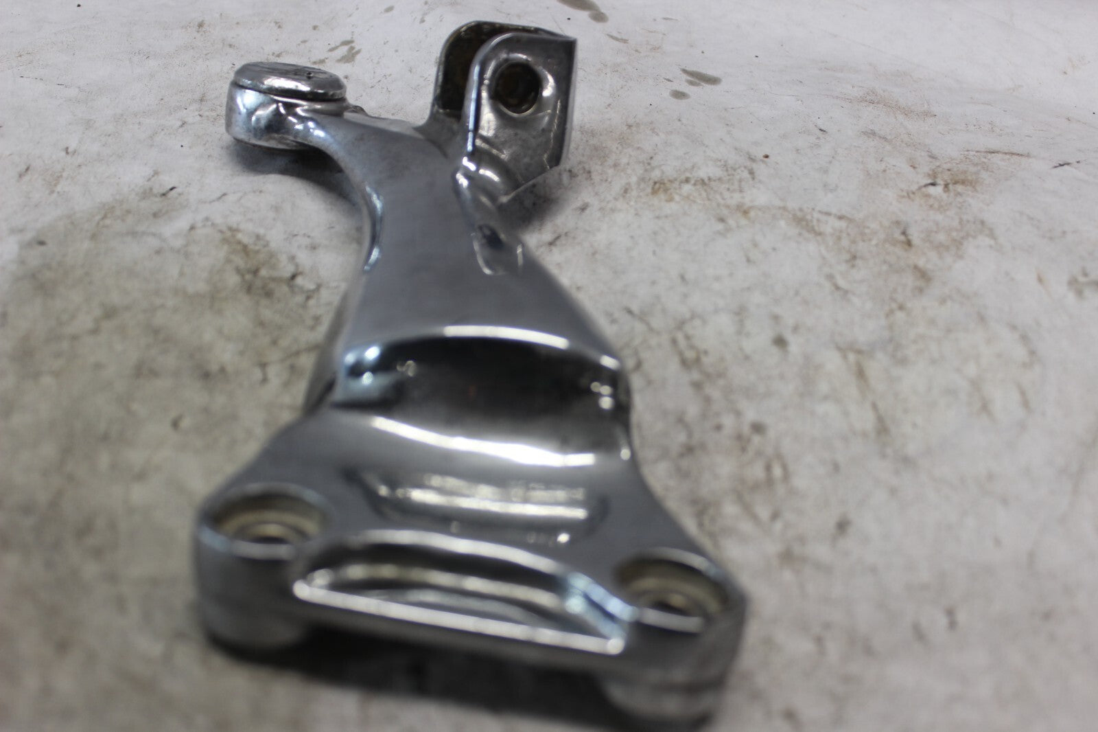 CHROME LEFT PASSENGER FOOTBAR BRACKET 43700-24F00 2002 SUZUKI HAYABUSA GSX1300R