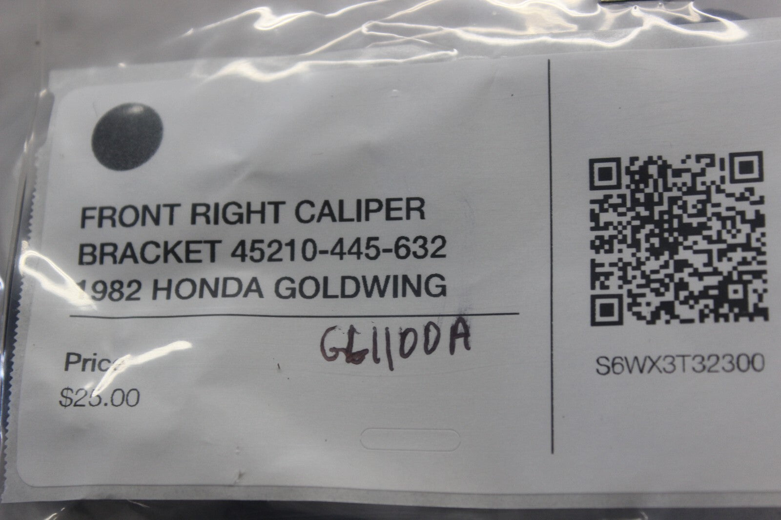 FRONT RIGHT CALIPER BRACKET 45210-445-632 1982 HONDA GOLDWING GL1100A
