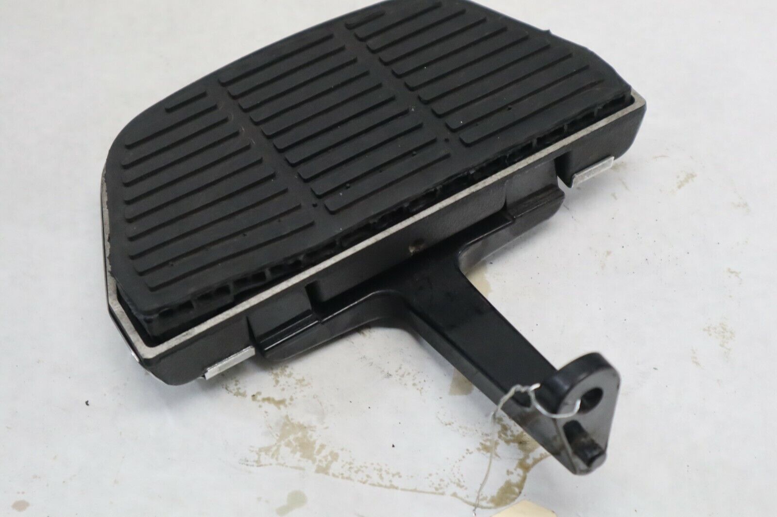 OEM Harley Davidson Passenger Footboard Floorboard 2005 Road King Blk/Red