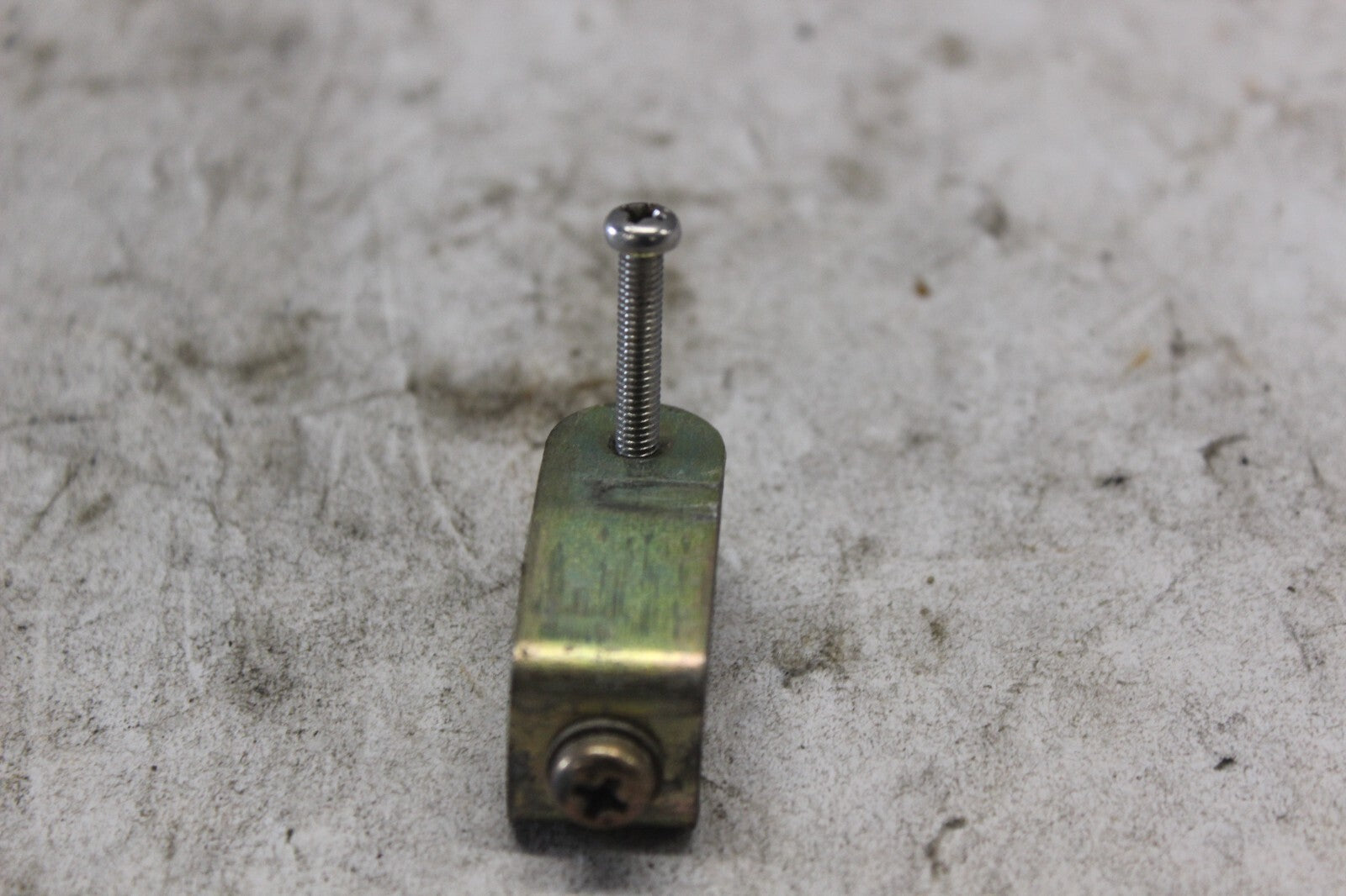 TURN SIGNAL BRACKET 81223-463-770 1982 HONDA GOLDWING GL1100A