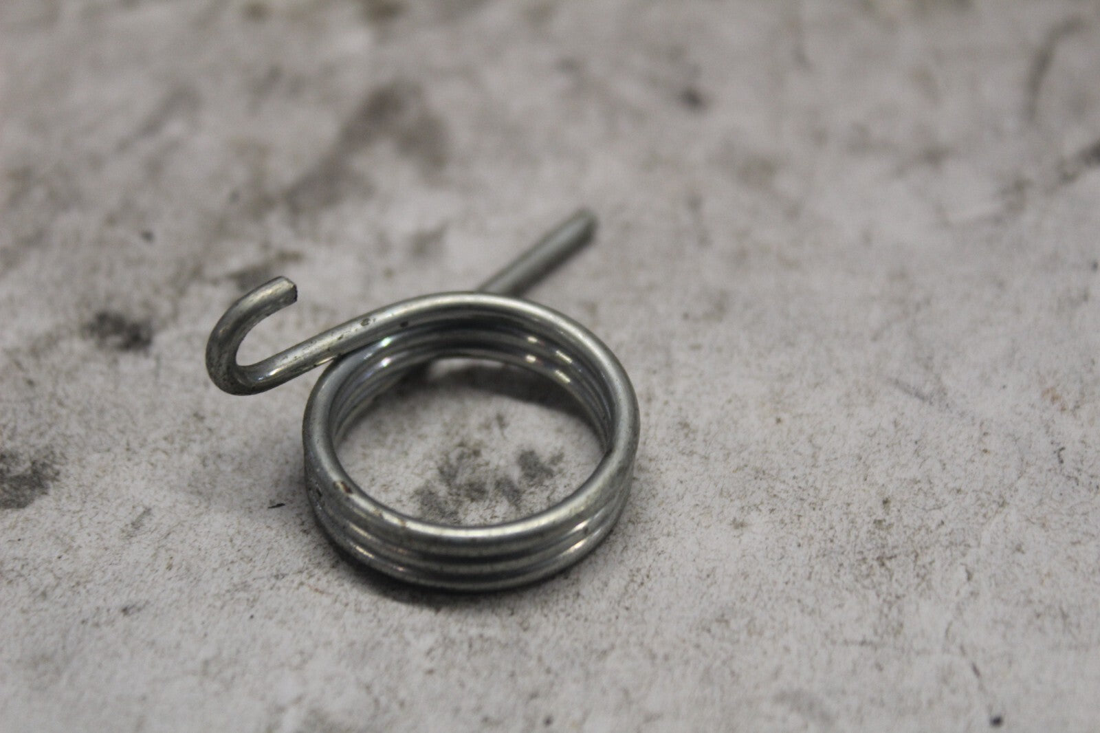 LEFT SEAT LOCK SPRING B 77227-MA1-000 1982 HONDA GL500I SILVERWING