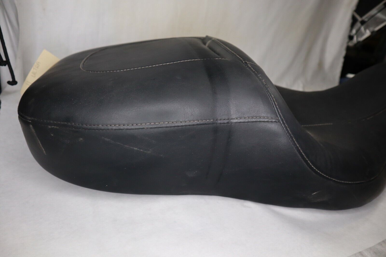 OEM Harley Davidson Seat 2011 Ultra Classic 52164-10