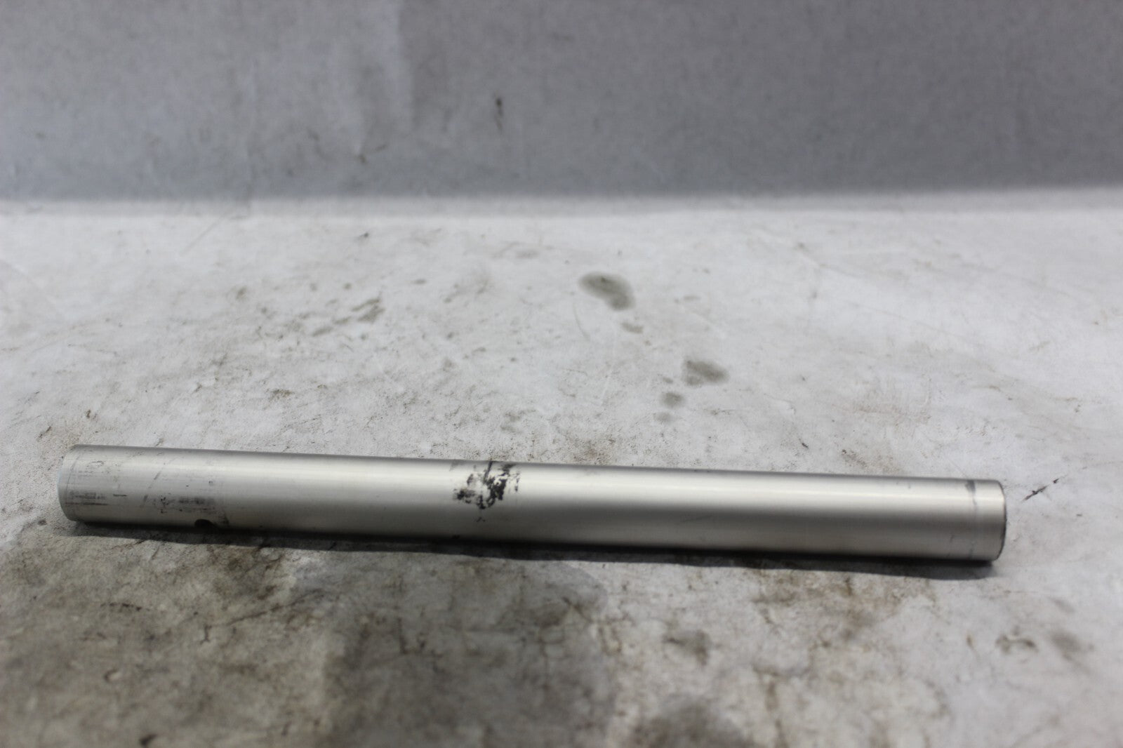 RIGHT HANDLEBAR 56111-24F01 2002 SUZUKI HAYABUSA GSX1300R