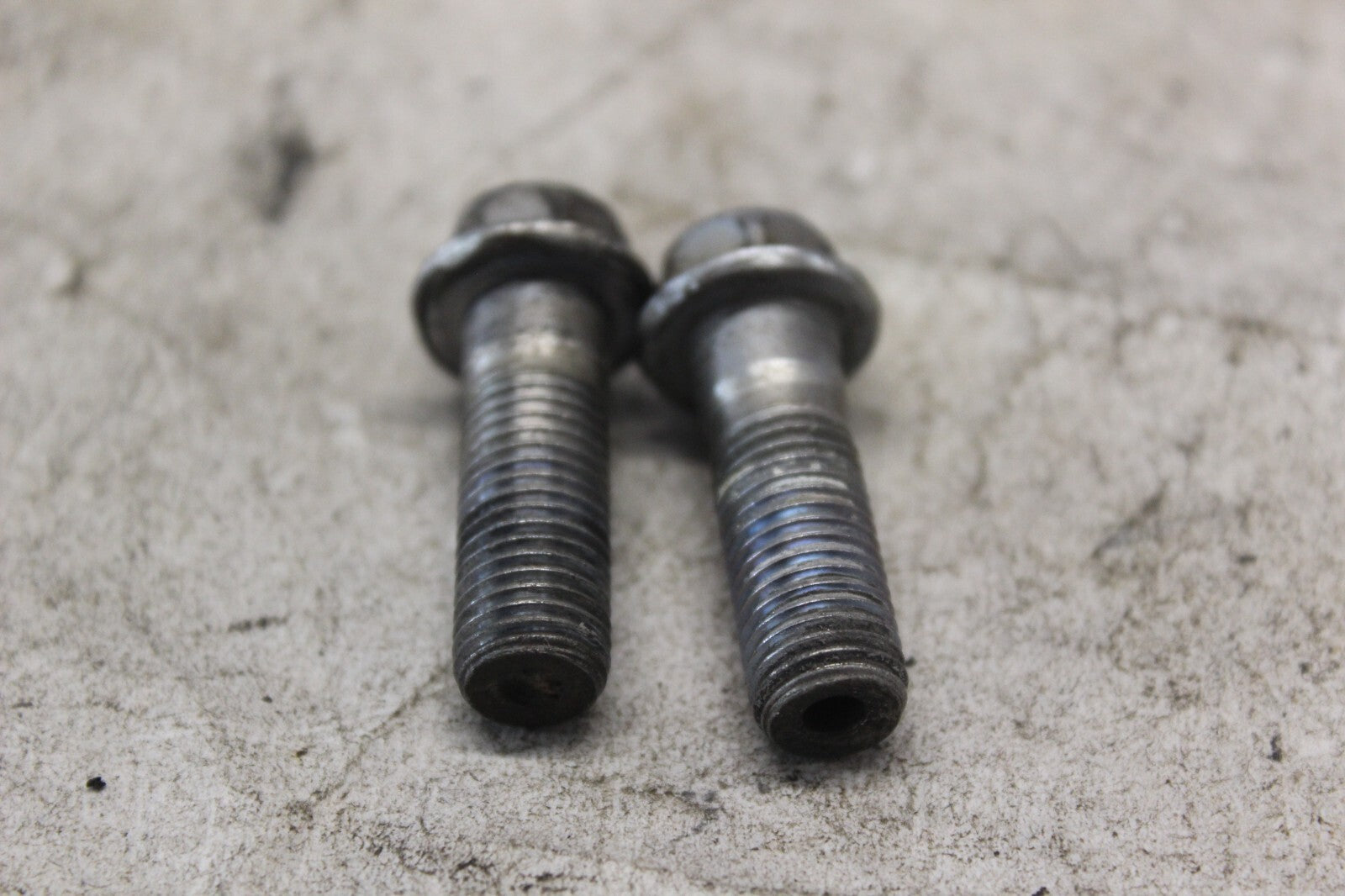 FRONT CALIPER MOUNTING BOLT 2PCS 09103-10320 2002 SUZUKI HAYABUSA GSX1300R