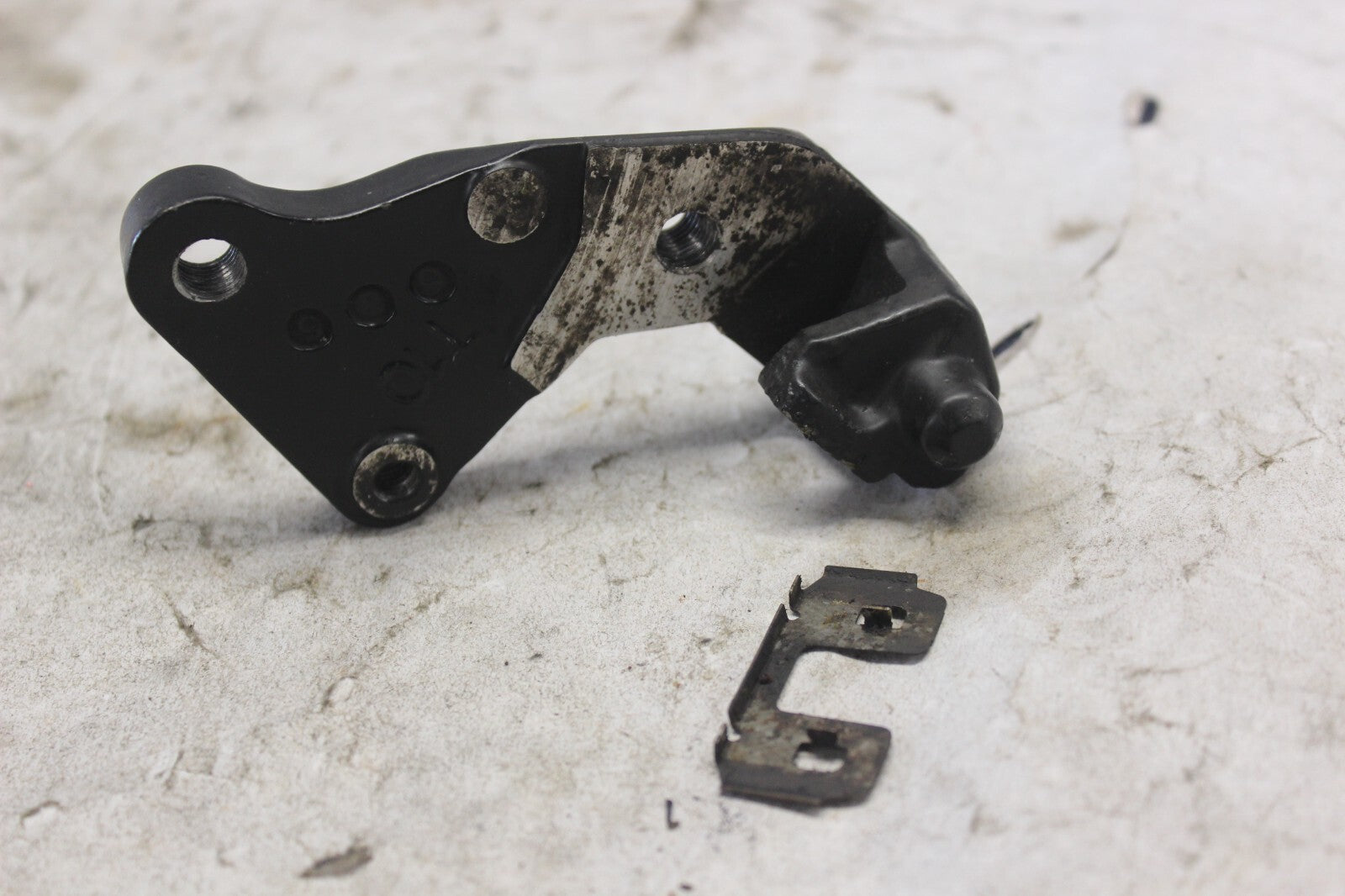 FRONT RIGHT CALIPER BRACKET 45210-445-632 1982 HONDA GOLDWING GL1100A