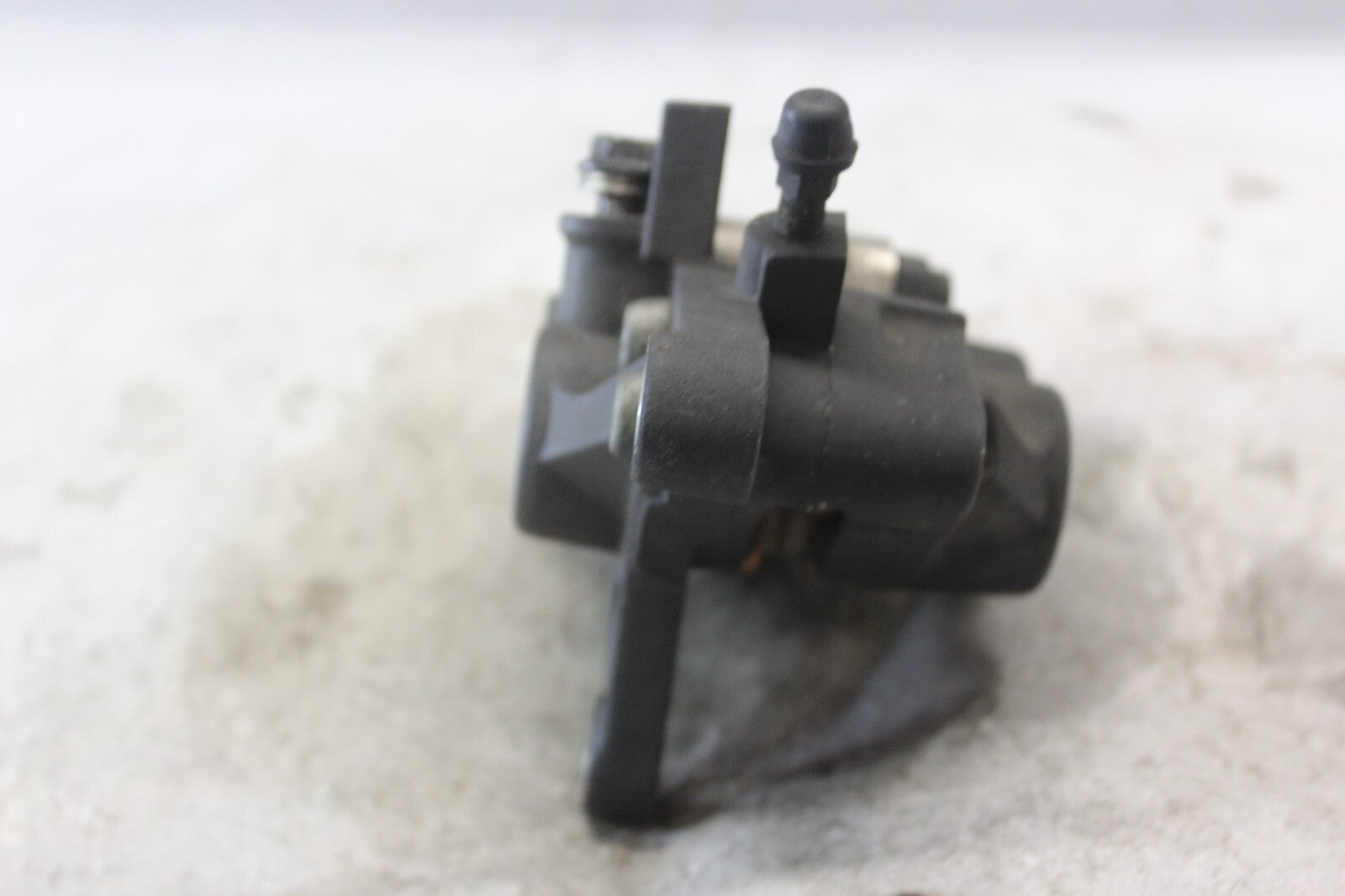 FRONT RIGHT CALIPER ASSY 59100-33E11 2002 SUZUKI HAYABUSA GSX1300R